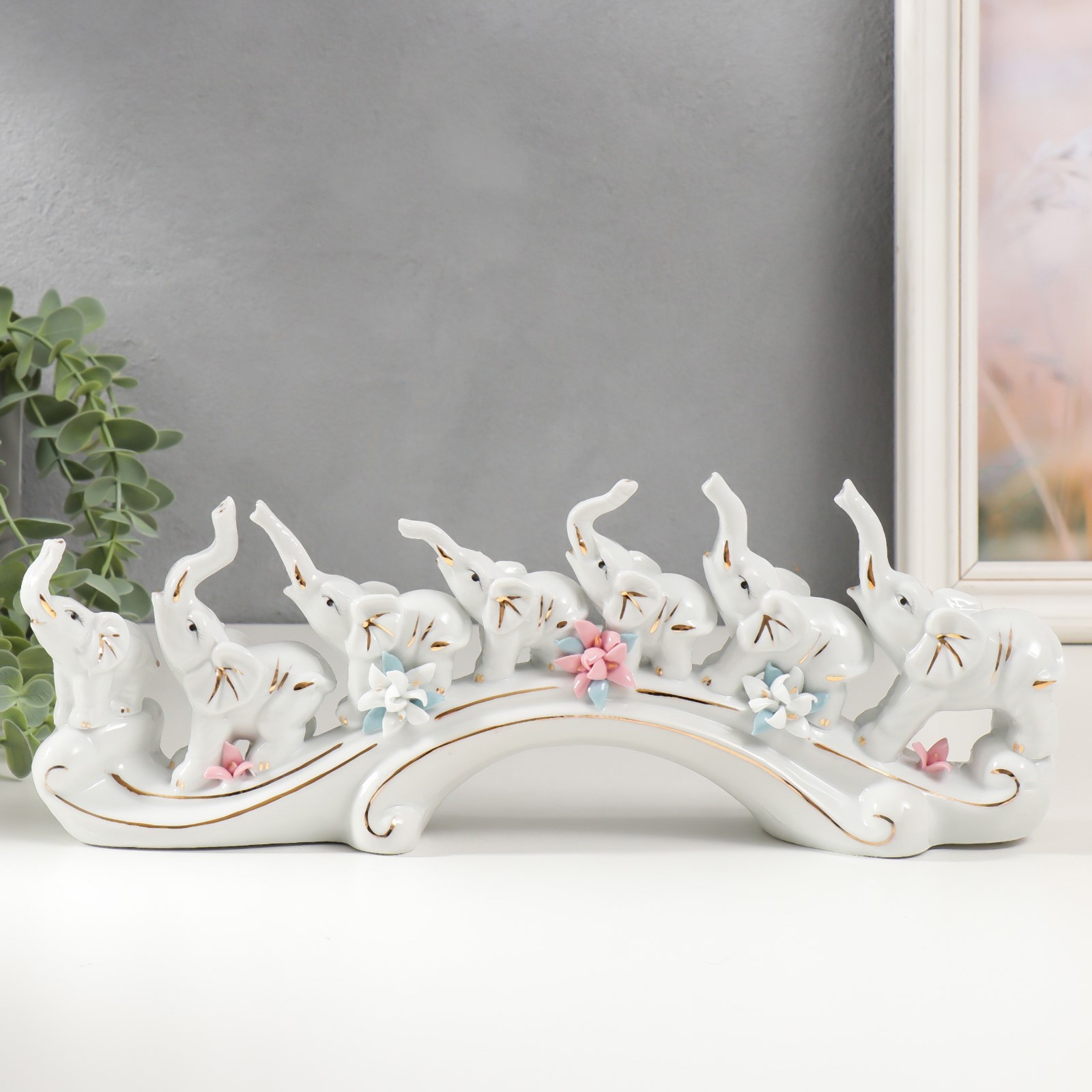 Изображение товара Сувенир "Семь слонов на волне" белые 13x33.7x7.5 см