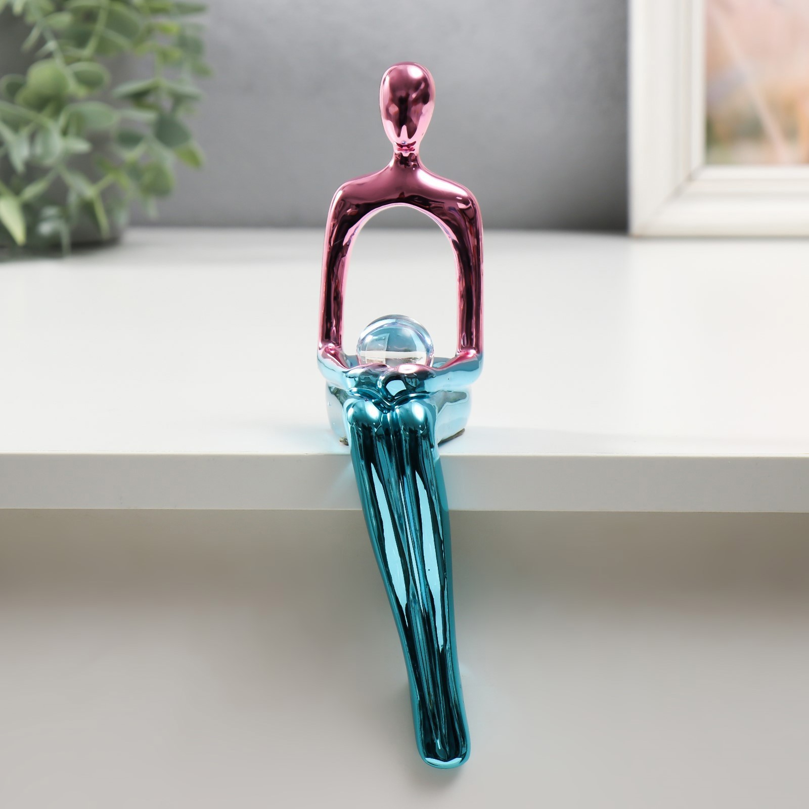 Изображение товара Сувенир "Человек с шаром" розово-голубой 5.6x9x23 см