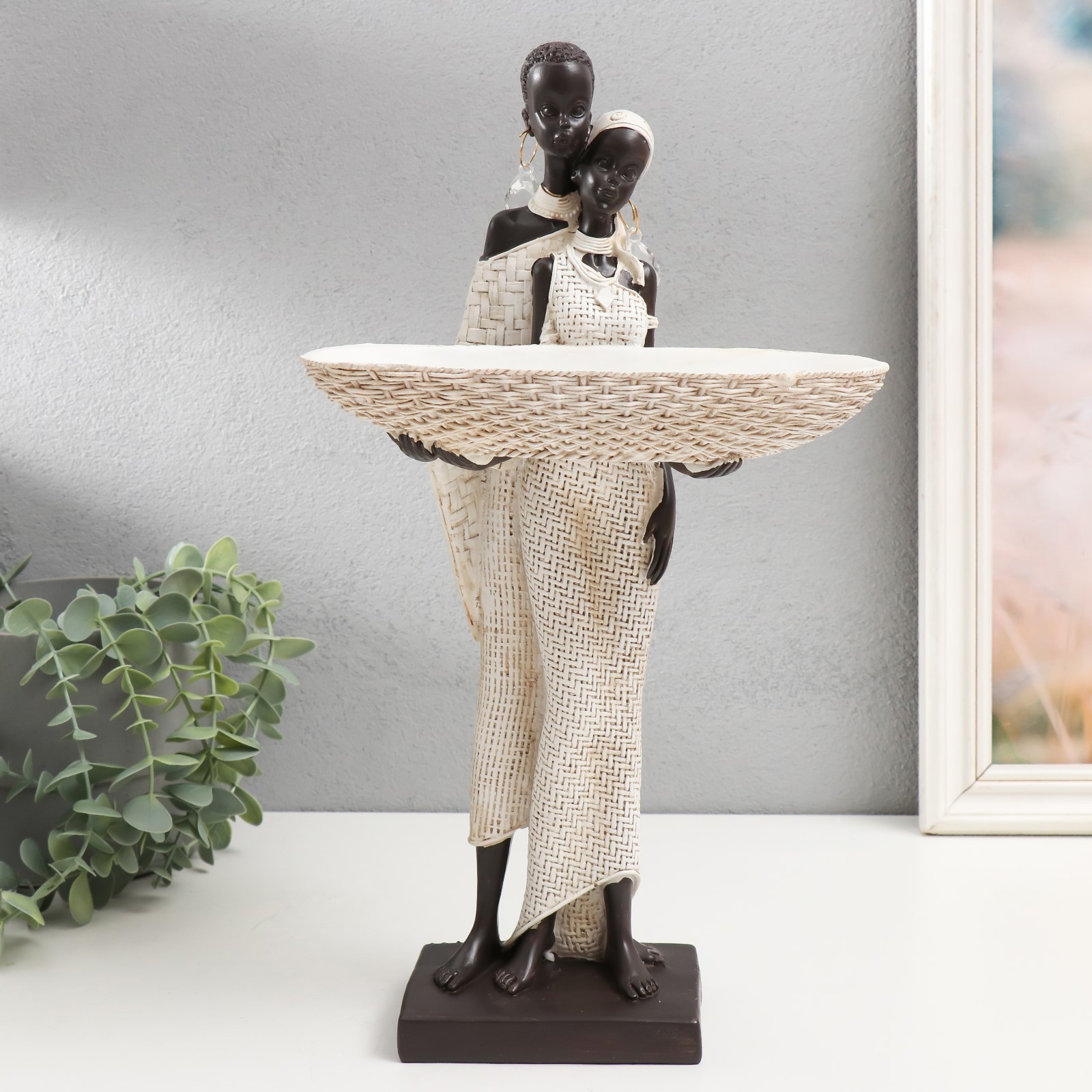 Изображение товара Подставка интерьерная "Африканская пара с плетеной корзиной" белый 37x20x8 см