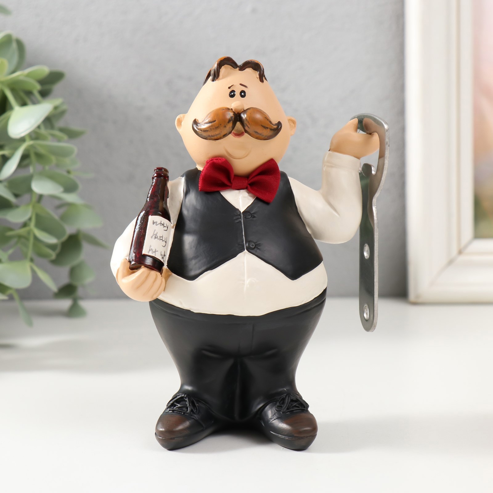 Изображение товара Сувенир с открывашкой "Официант с бутылкой вина" - белый, полистоун Изображение товара Сувенир с открывашкой "Официант с бутылкой вина" - белый, полистоун