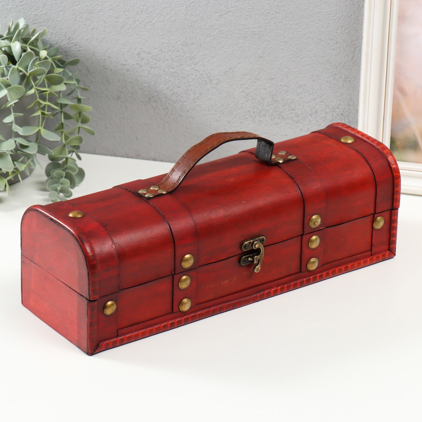 Изображение товара Шкатулка под бутылку "С заклепками" красно-коричневая 11x34x12.8 см