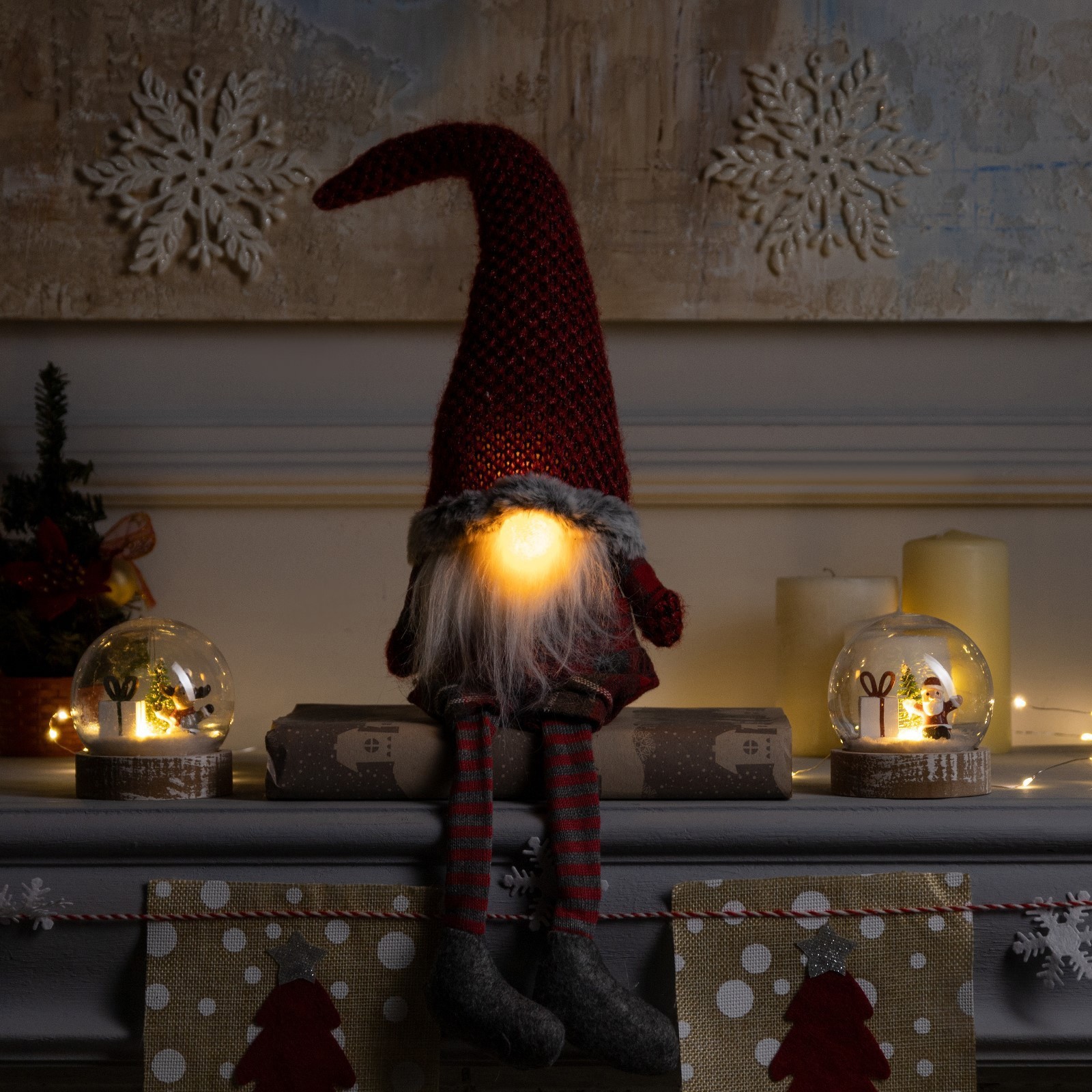 Изображение товара Светящаяся электрическая фигура Гном в красном колпаке универсальная Luazon lighting 1 лампа h 58 см разноцветный