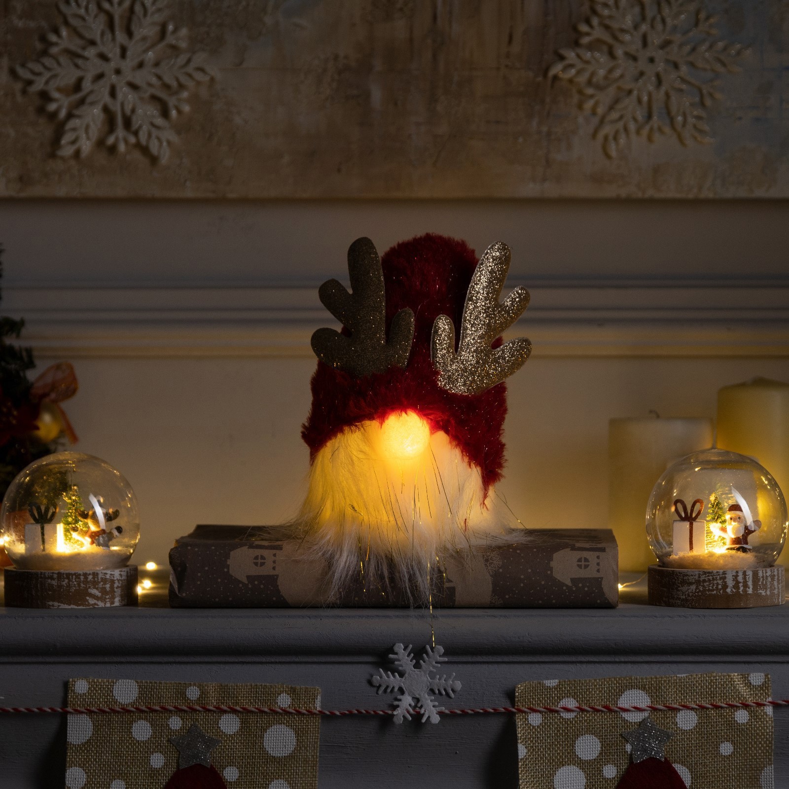 Изображение товара Светящаяся электрическая фигура Гном красный универсальная Luazon lighting 1 лампа h 19 см разноцветный