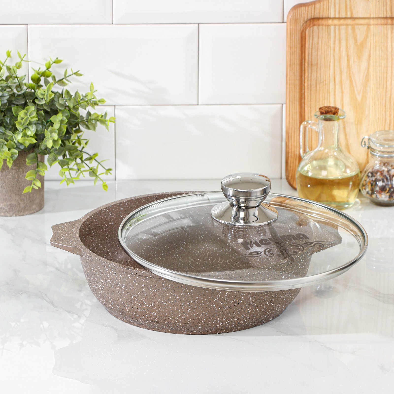 Изображение товара Жаровня Мечта 4832385 24 см с крышкой из литого алюминия коричневого цвета