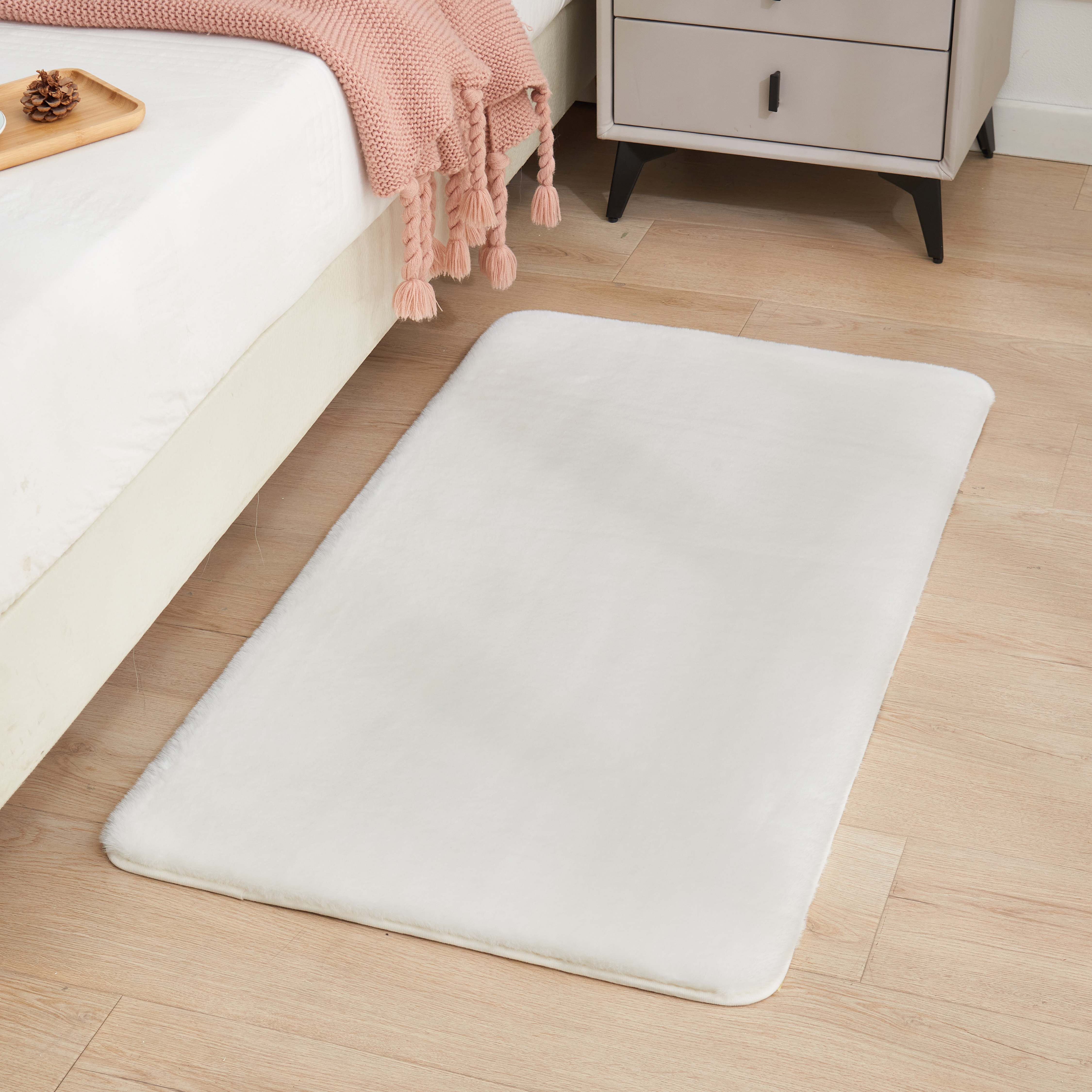 Изображение товара Декоративный ковёр из полиэстера Bingo 50x80 см, белый, мягкий пушистый искусственный мех