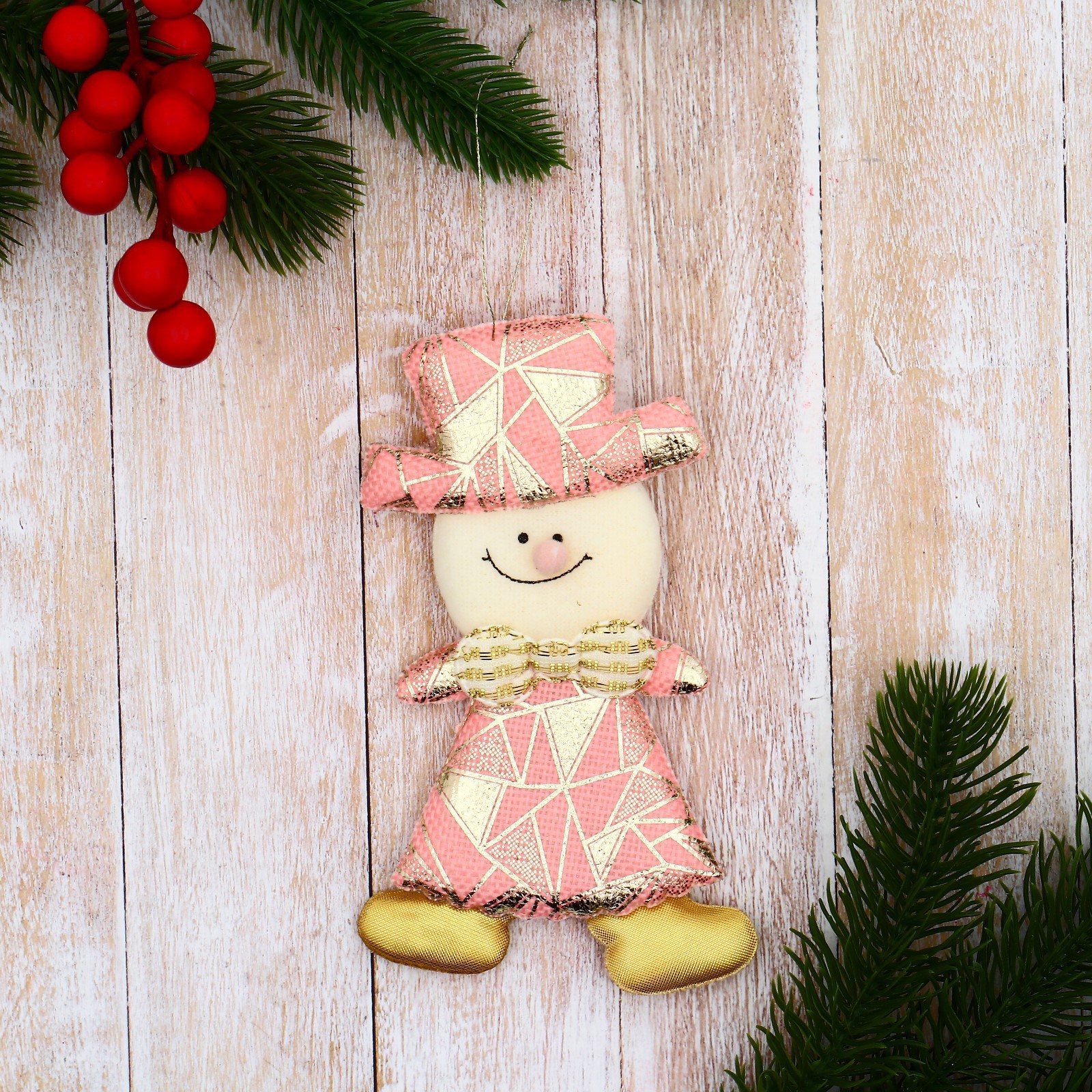 Изображение товара Новогодняя елочная игрушка Снеговик в костюмчике с геометрическим узором 13 см розовая