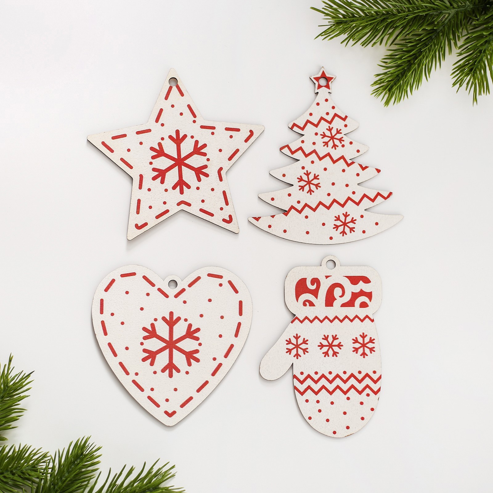 Изображение товара Набор елочных игрушек 9795930 Зимнее волшебство 9795930 10 см х 10 см белый 4 шт