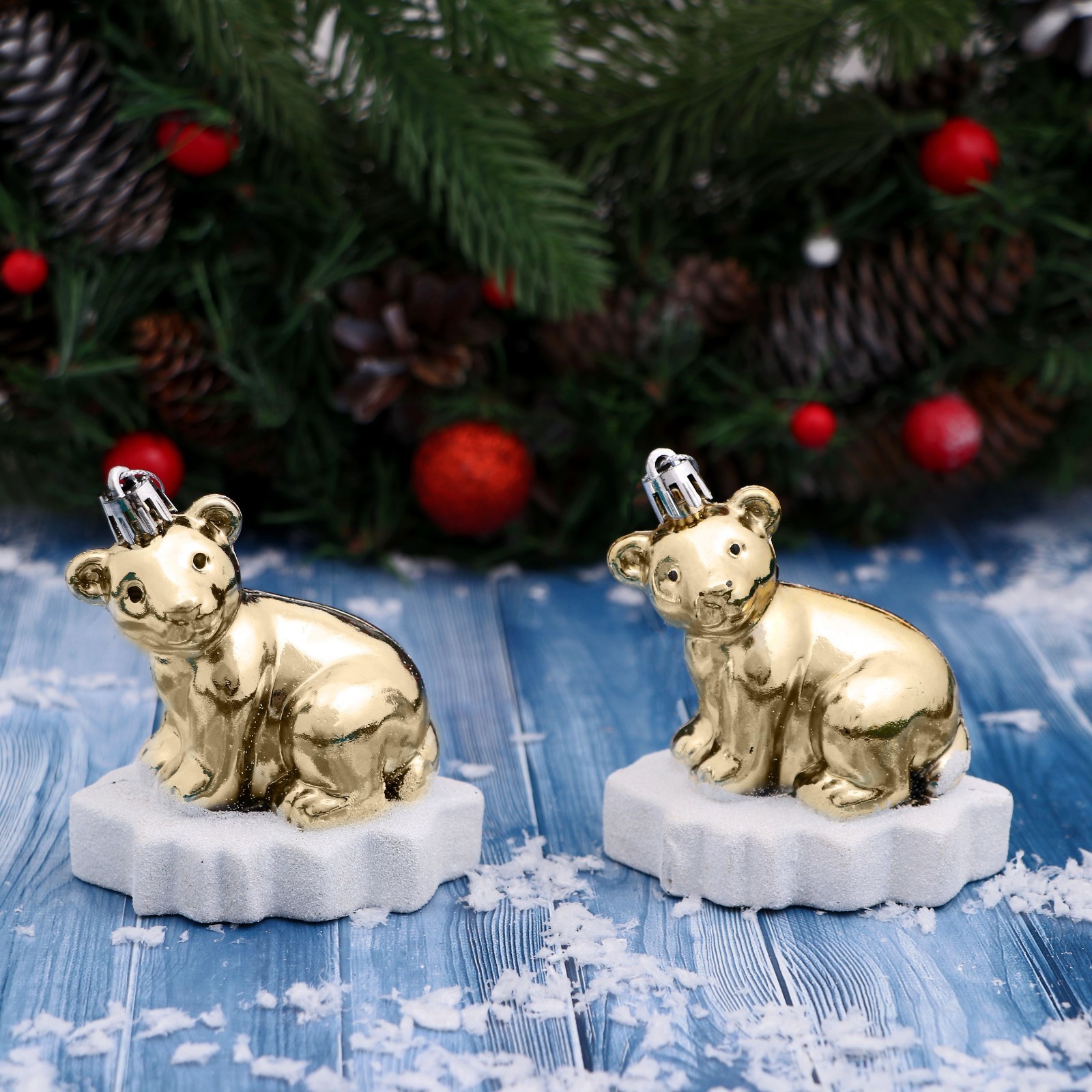 Изображение товара Набор елочных игрушек Мишутка на льдине Зимнее волшебство 9510475 8 см х 8 см жёлтый/золотой 2 шт