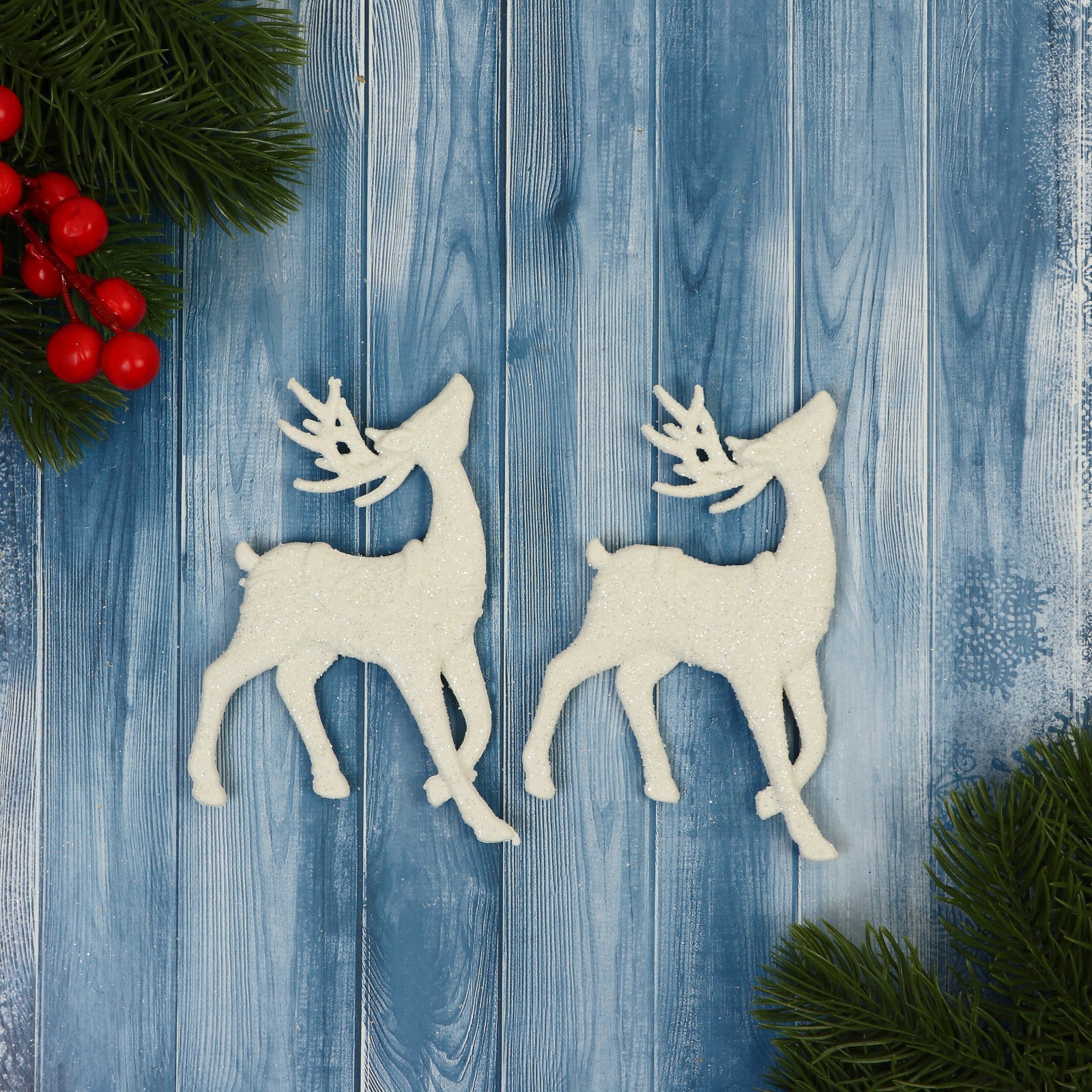 Изображение товара Набор елочных игрушек Сказочный олень элит 2 шт белый 11х11 см для праздничного украшения елки