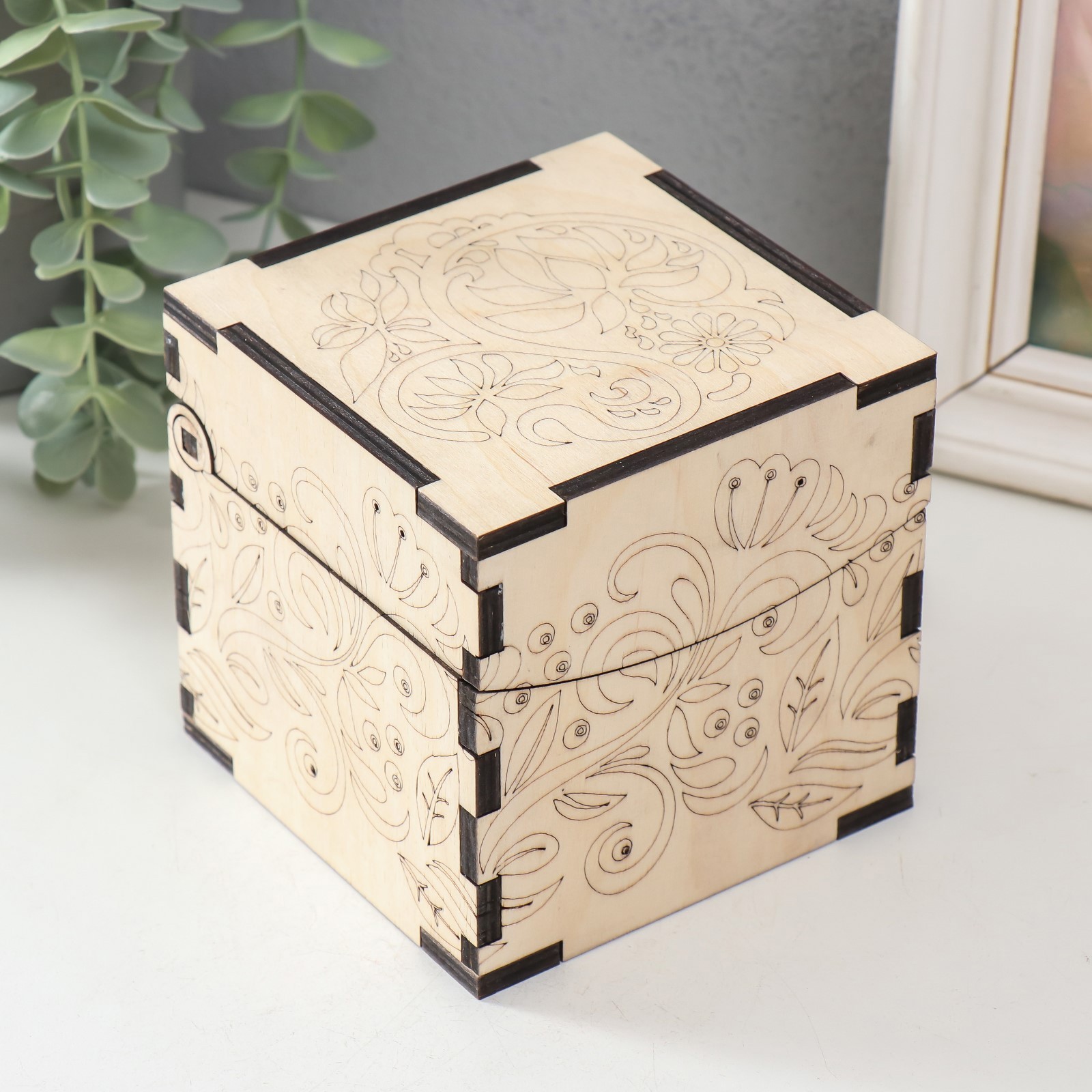 Изображение товара Шкатулка SIMALAND Завитки Шкатулка для росписи 10,7x10,7x10,7 см