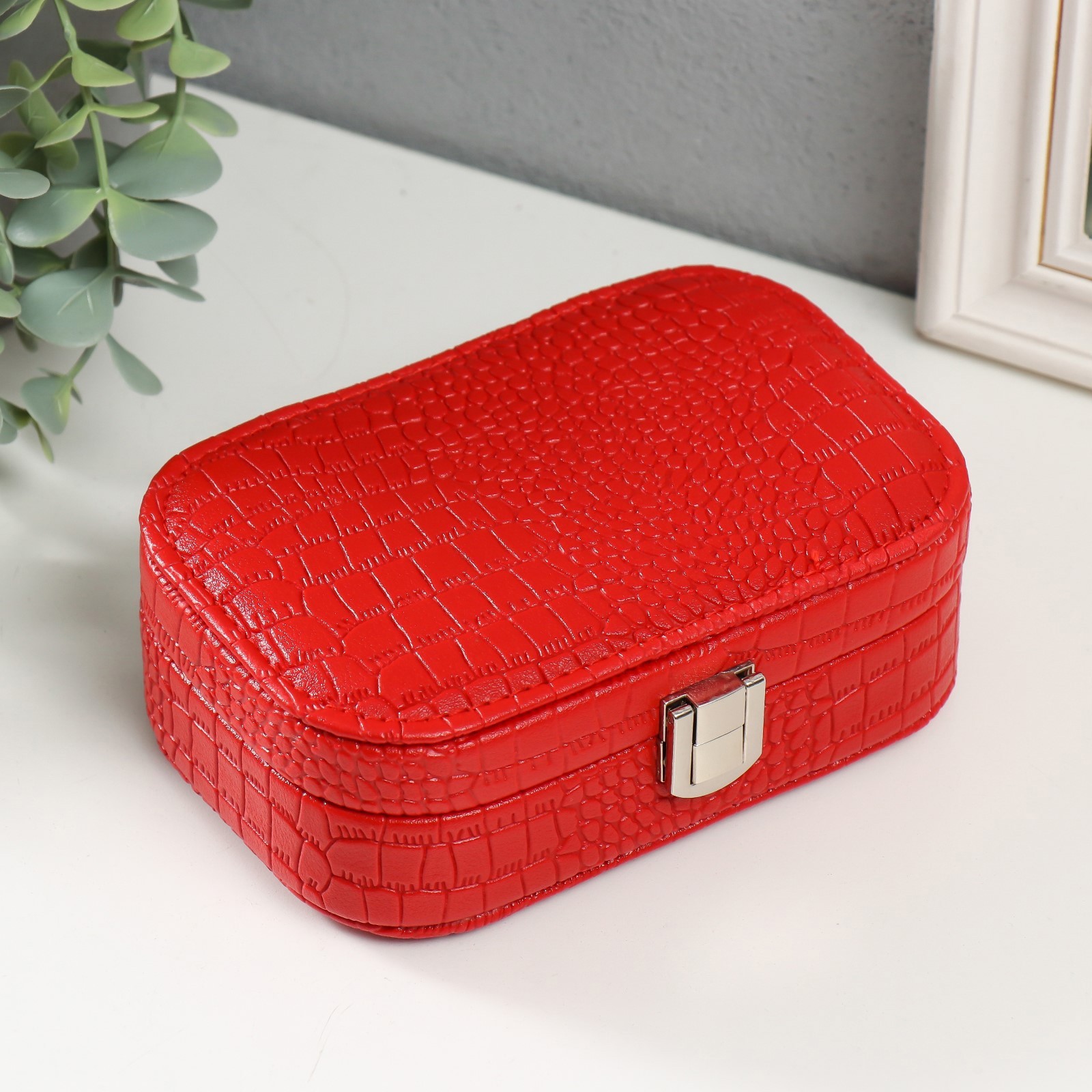 Изображение товара Шкатулка для украшений "Кожа крокодила" красная 15x10.5x5 см