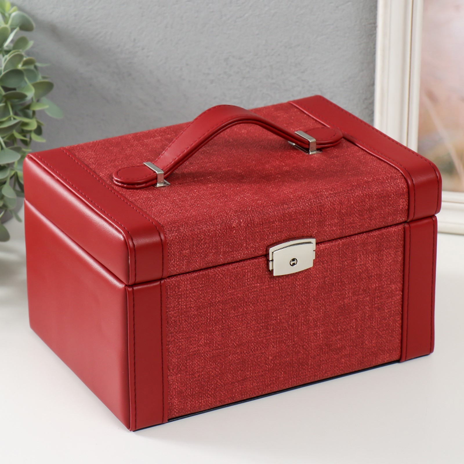 Изображение товара Шкатулка для украшений сундук "Красная" комбинированная 23.5x16.5x14.5 см