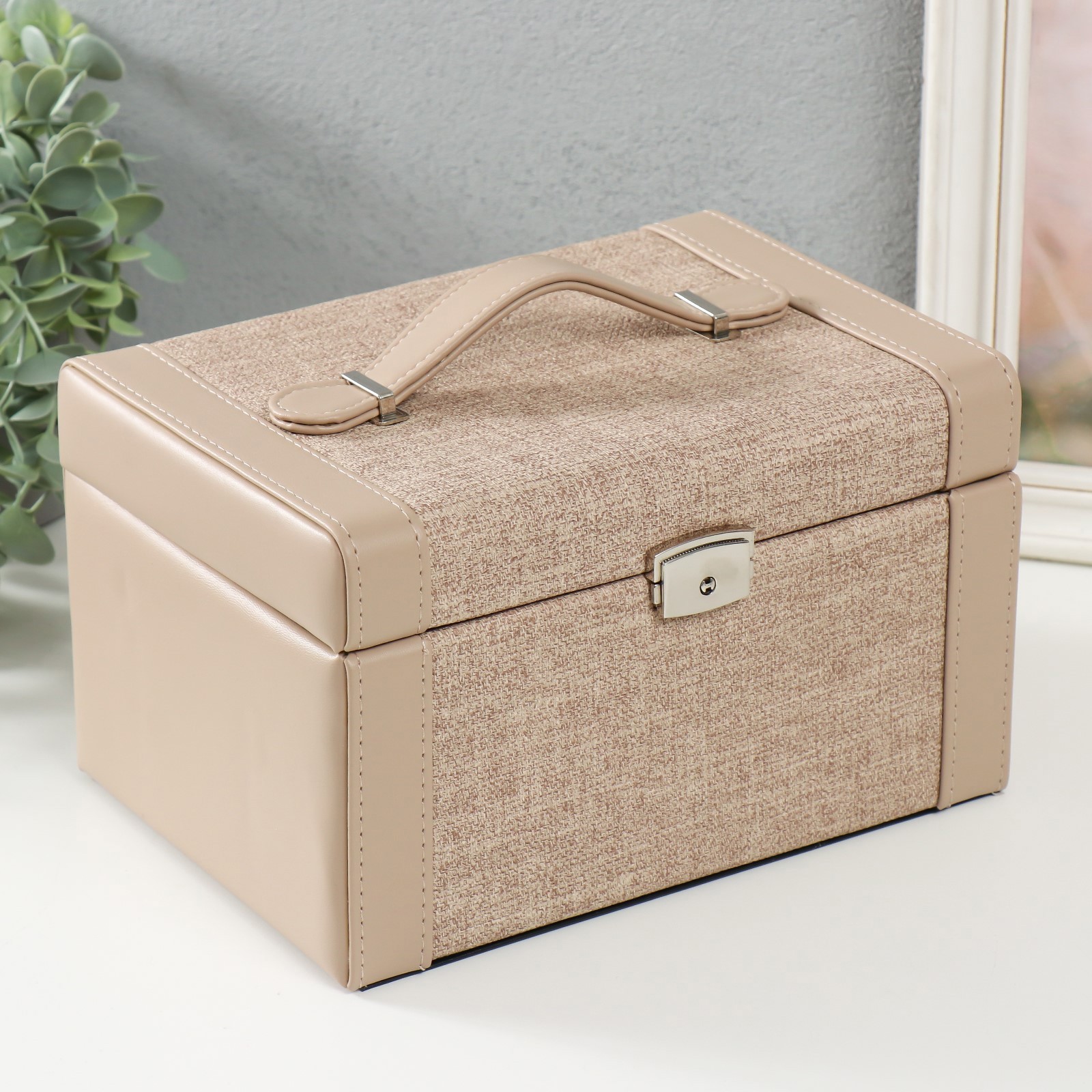 Изображение товара Шкатулка для украшений сундук "Молочная" комбинированная 23.5x16.5x14.5 см