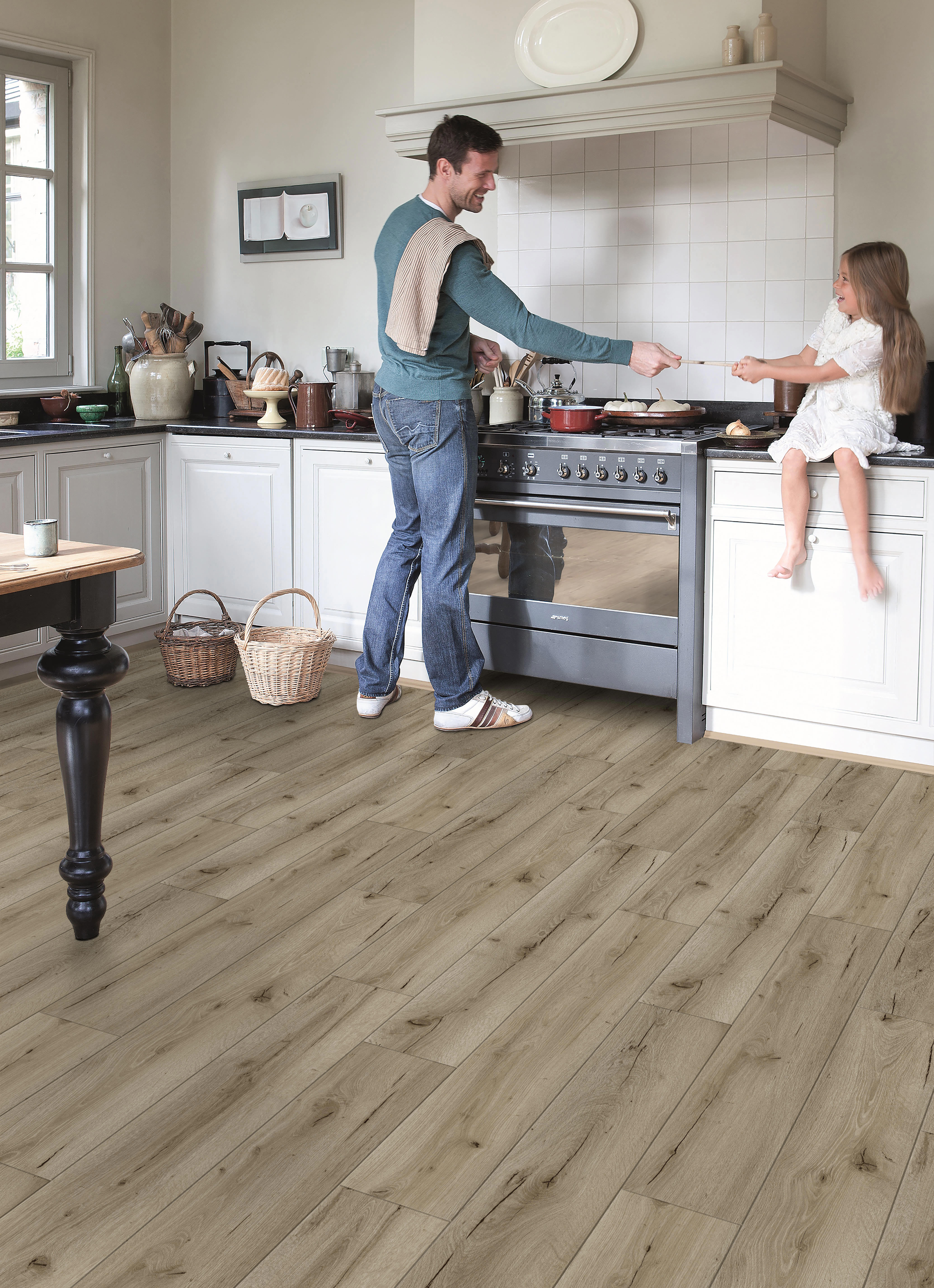 Изображение товара Ламинат Sunrise Blackwood Дуб Урал 33 класс толщина 8 мм с фаской 2.05 м², цена за упаковку