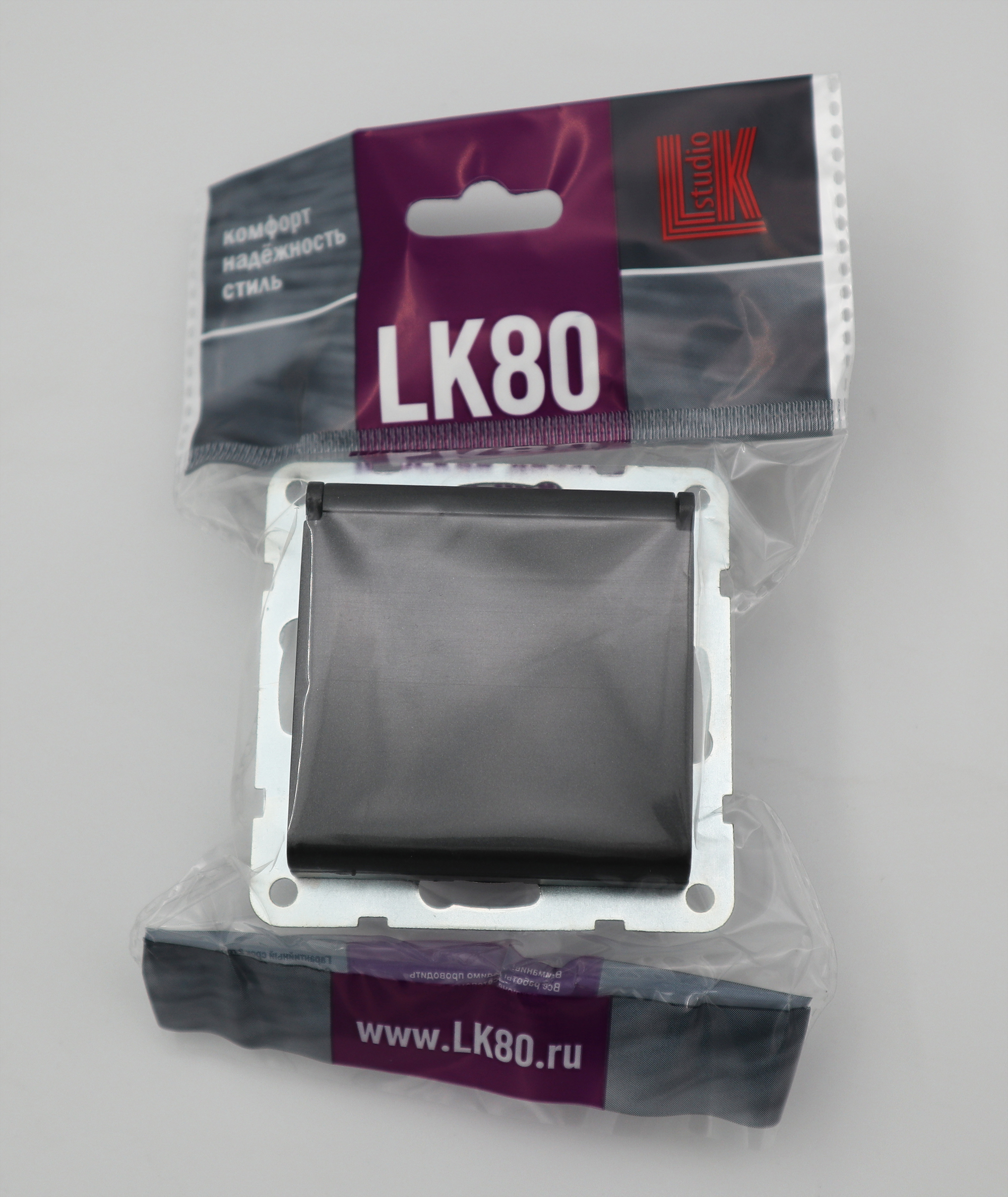 Изображение товара Встраиваемая розетка LK Studio LK80 с заземлением черный бархат