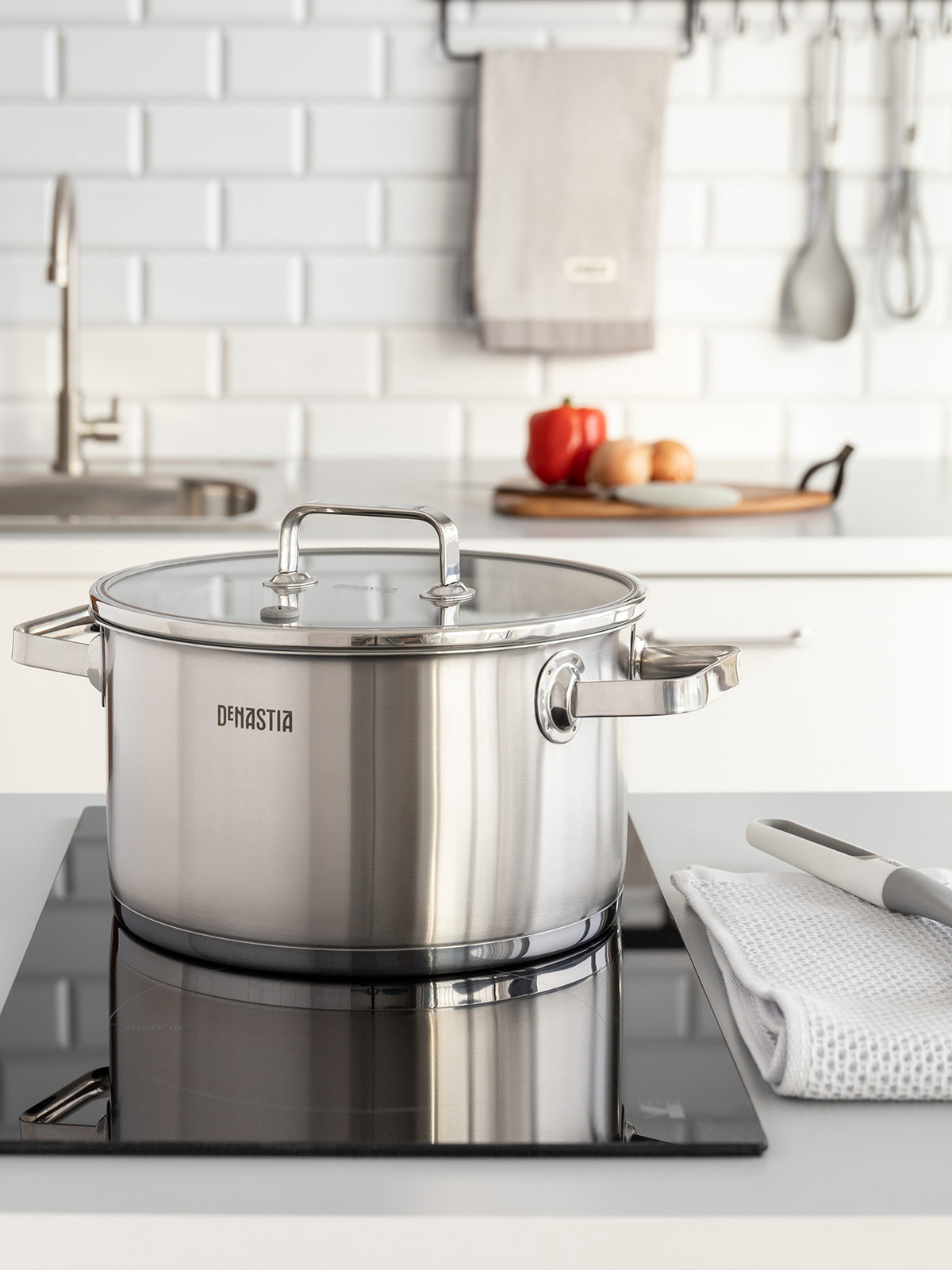 Изображение товара Кастрюля с крышкой 6 л DeNASTIA нержавеющая сталь цвета сталь