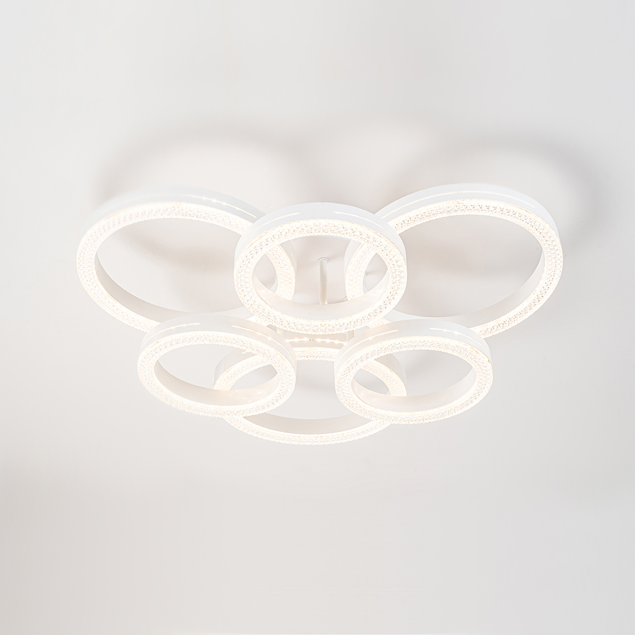 Изображение товара Современная светодиодная люстра Escada 10282/6LED с пультом управление 20 м² белый