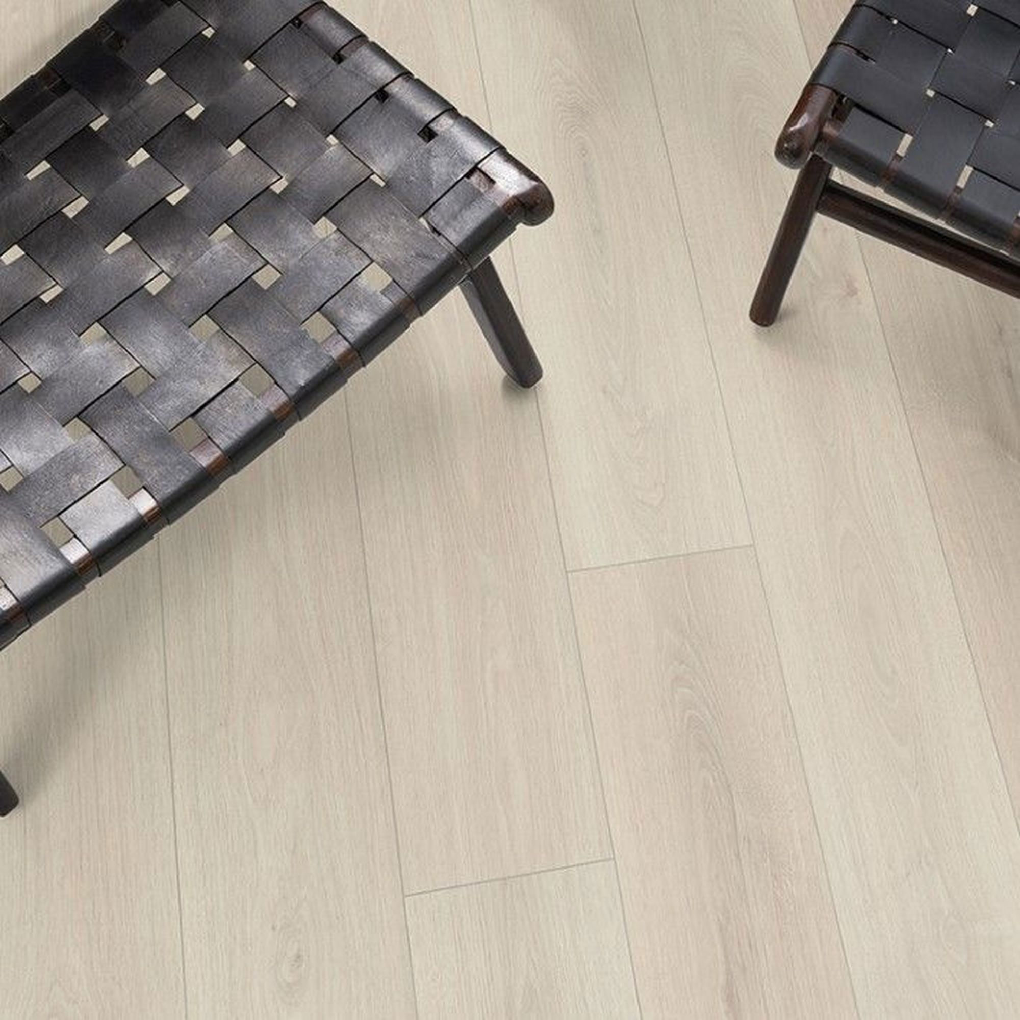 Изображение товара Ламинат Egger Дуб Эльтон белый 33 класс толщина 12 мм с фаской 1.496 м², цена за упаковку