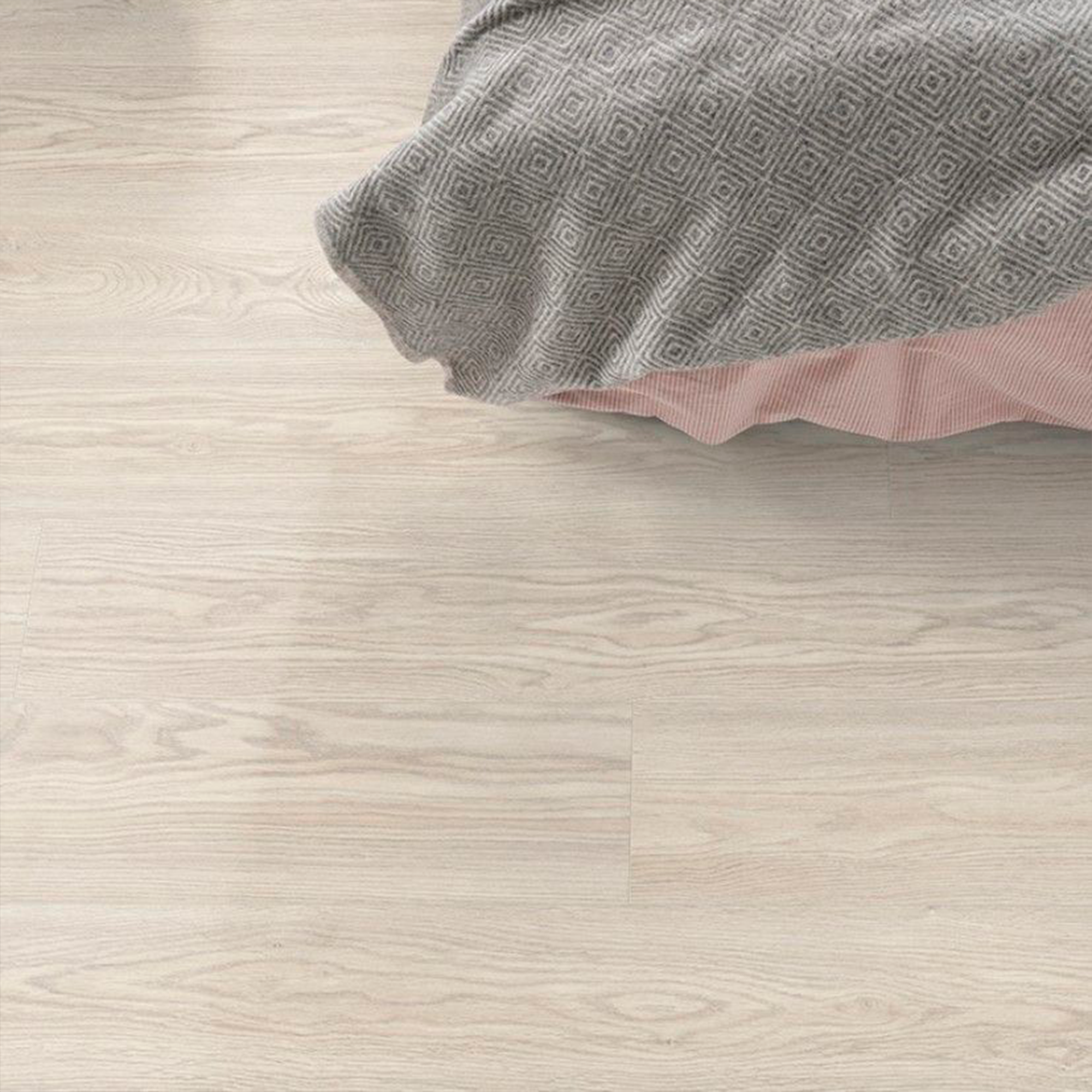 Изображение товара Ламинат Egger Дуб Сория белый 32 класс 8 мм фаска 1.99 м² для жилых помещений