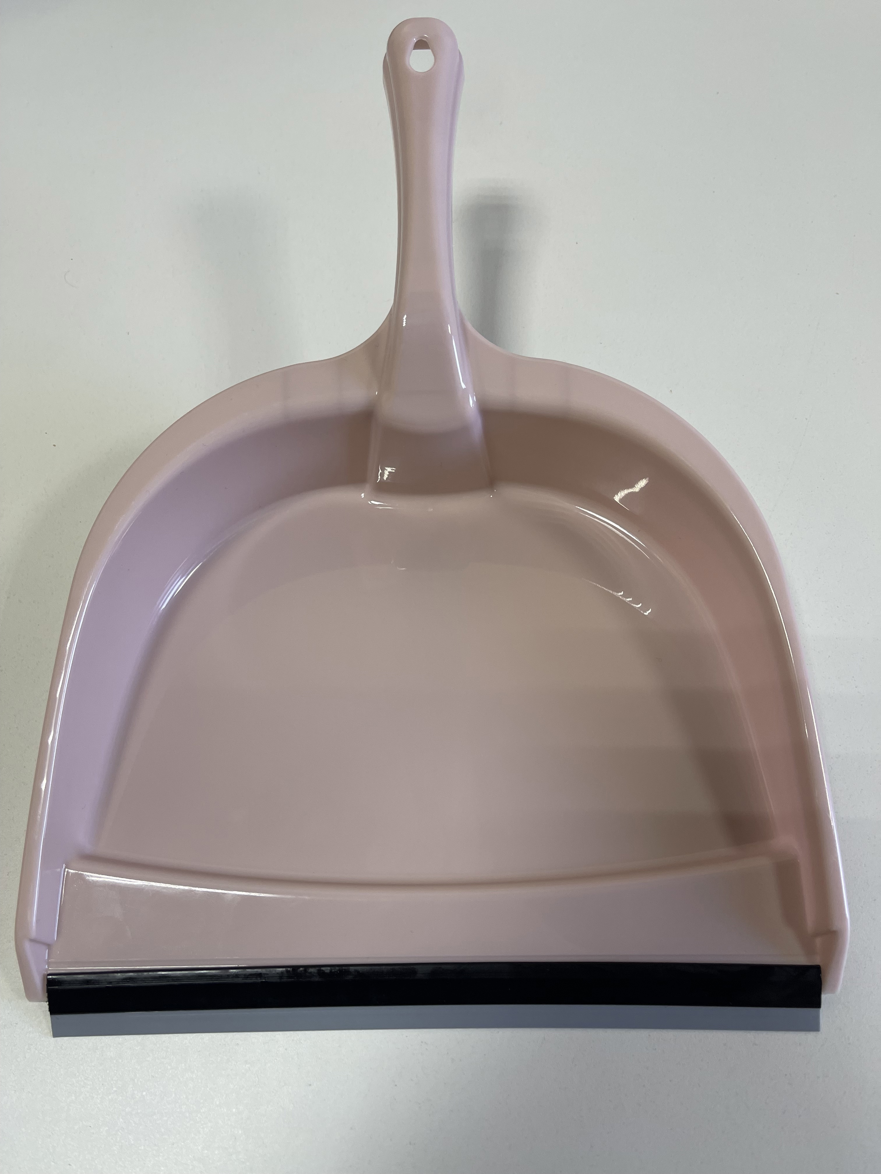 Изображение товара Совок Dunya Plastik с резинкой короткая ручка розовый Изображение товара Совок Dunya Plastik с резинкой короткая ручка розовый