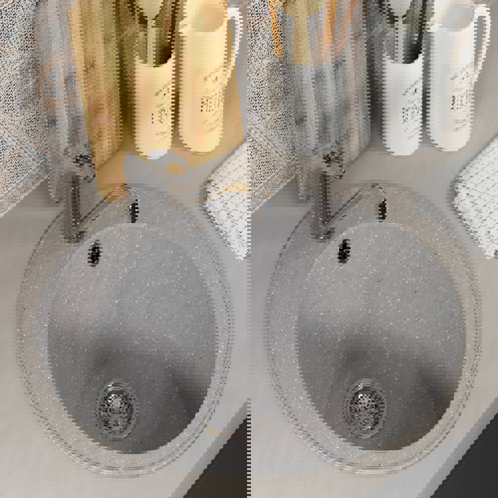 Изображение товара Круглая врезная мойка для кухни из искусственного камня Uperwood ECON UPD-405m 47.5x47.5 см