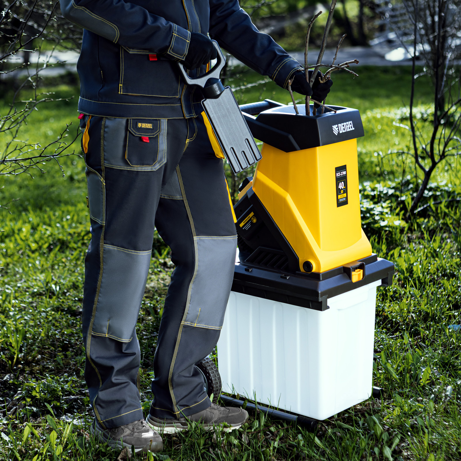 Изображение товара Электрический измельчитель Denzel ECS-2700 2700 Вт 40 мм с травосборником и колесами