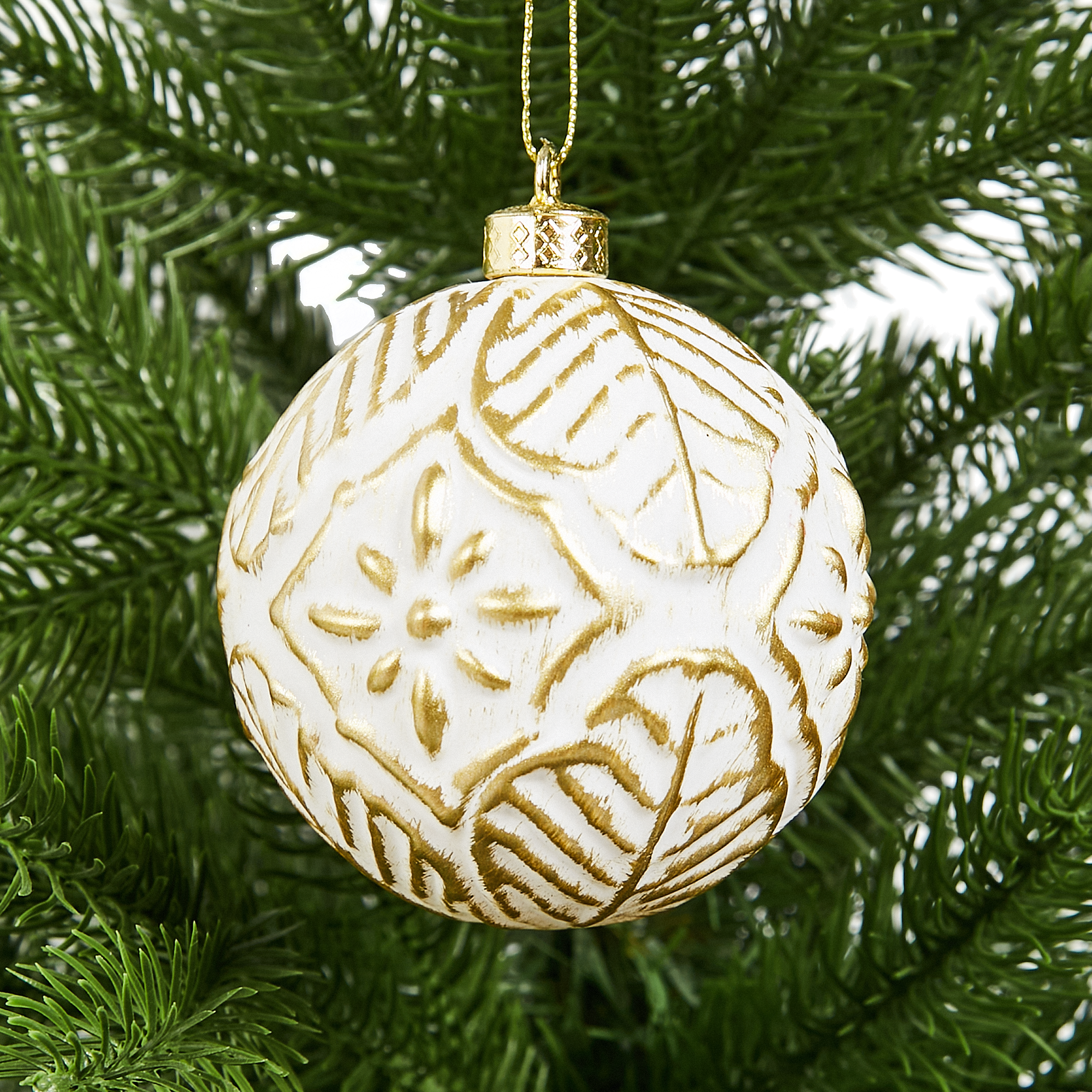 Изображение товара Елочный шар с узором Christmas 8 см золотой новогоднее украшение