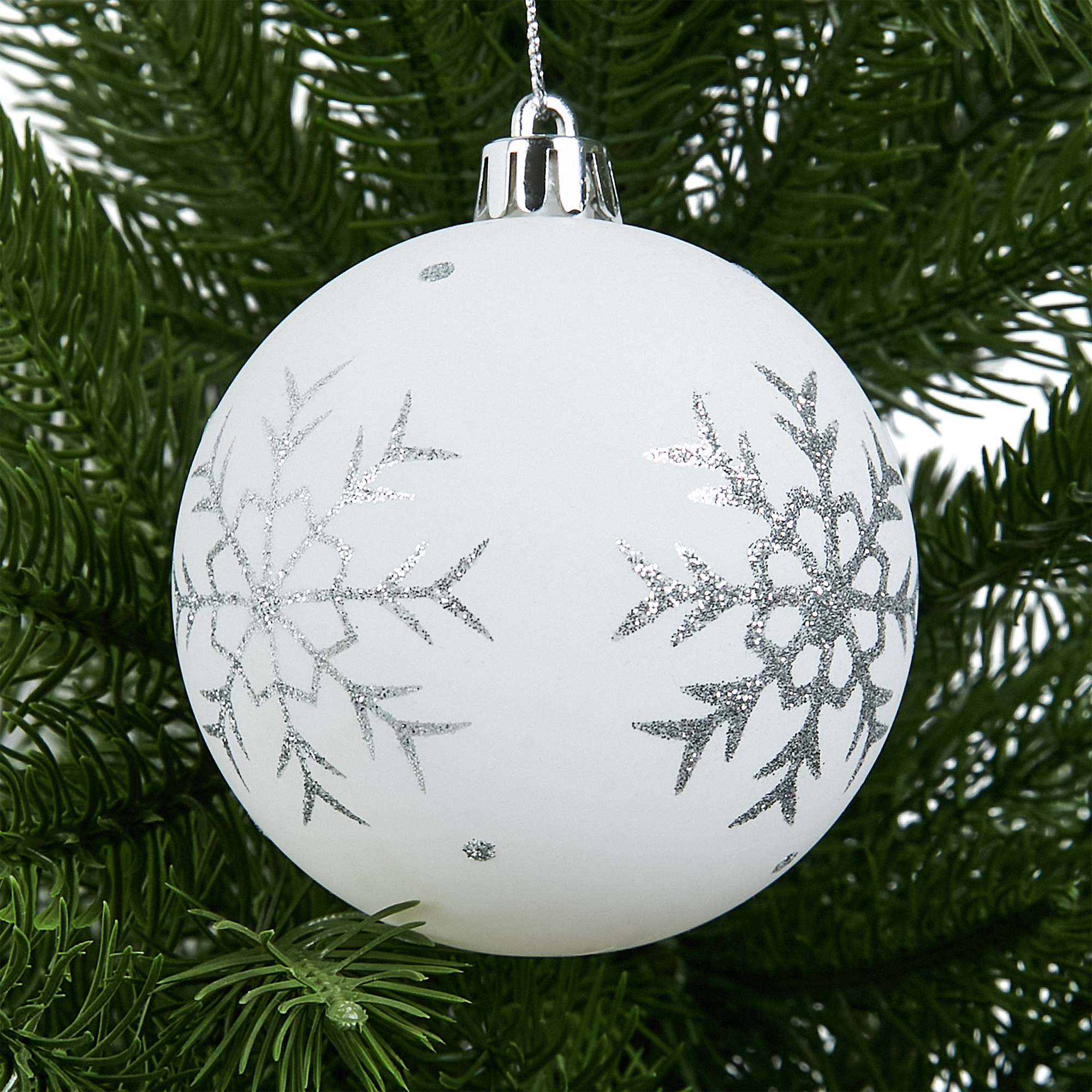 Изображение товара Елочный шар с узором Christmas диаметром 7.8 см белый для новогоднего декора