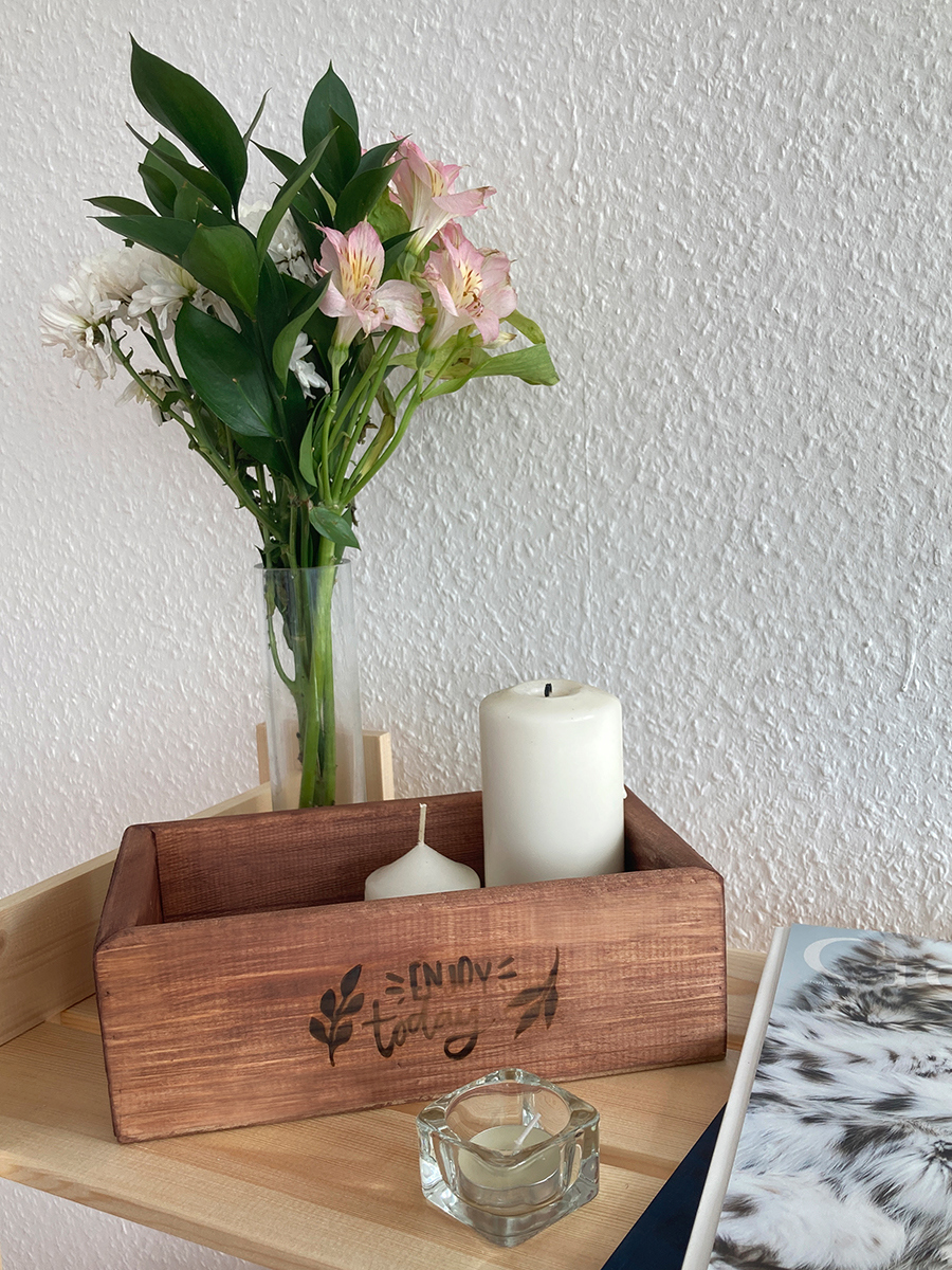 Изображение товара Ящик из натурального дерева окрашенный с гравировкой Enjoy today 15x25x9 см