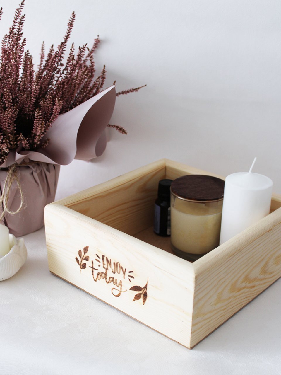 Изображение товара Ящик из натурального дерева неокрашенный с гравировкой Enjoy today 20x20x9 см