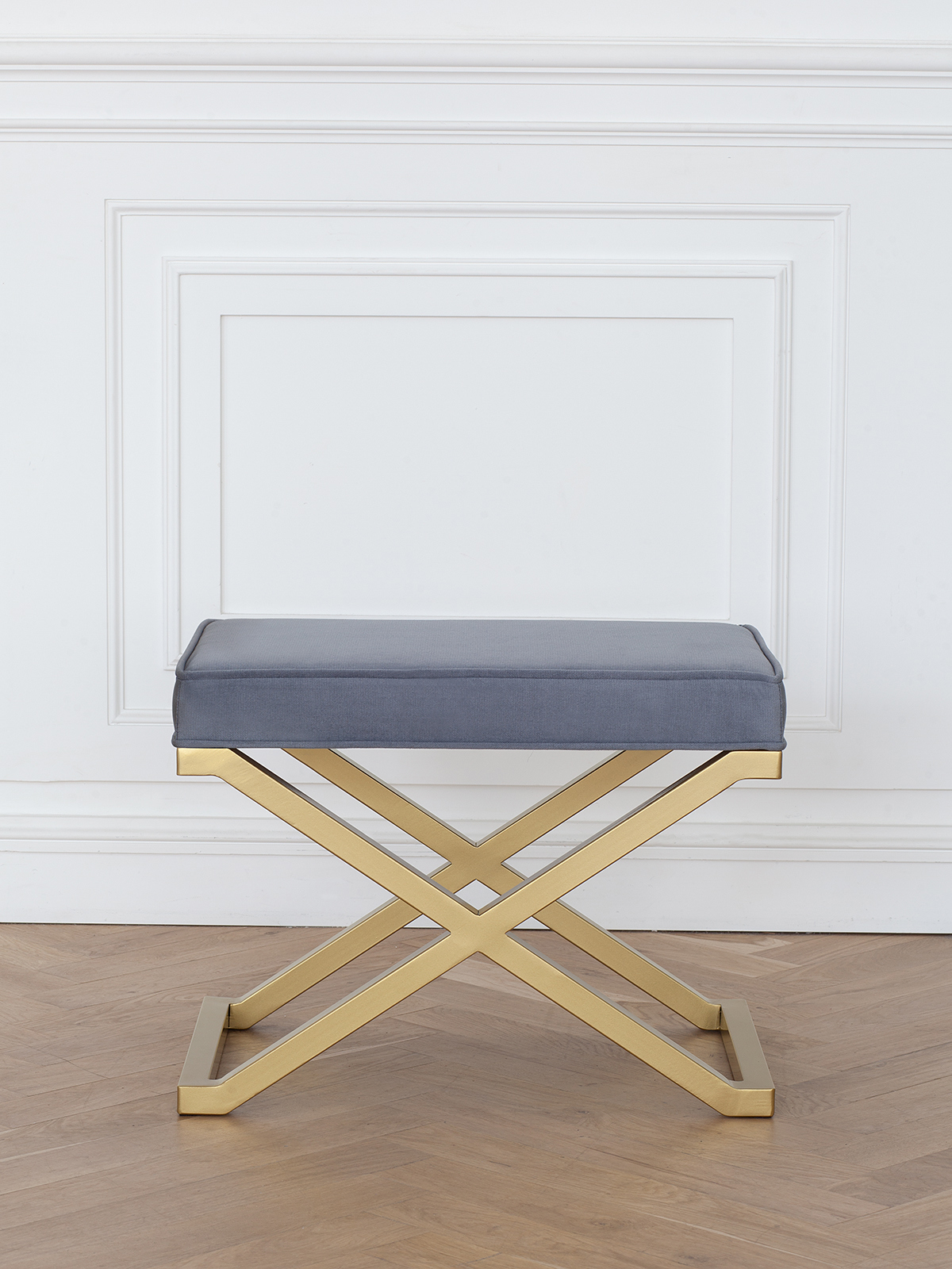 Изображение товара Пуф Greenween KARIN с велюровой подушкой и золотым основанием 45х60х40 см