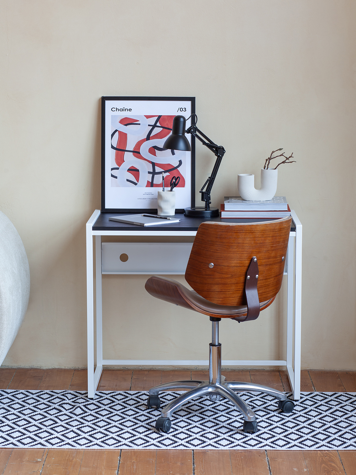 Изображение товара Стол письменный Greenween Agora 90x76.5x50 см черный минималистичный офисный стол