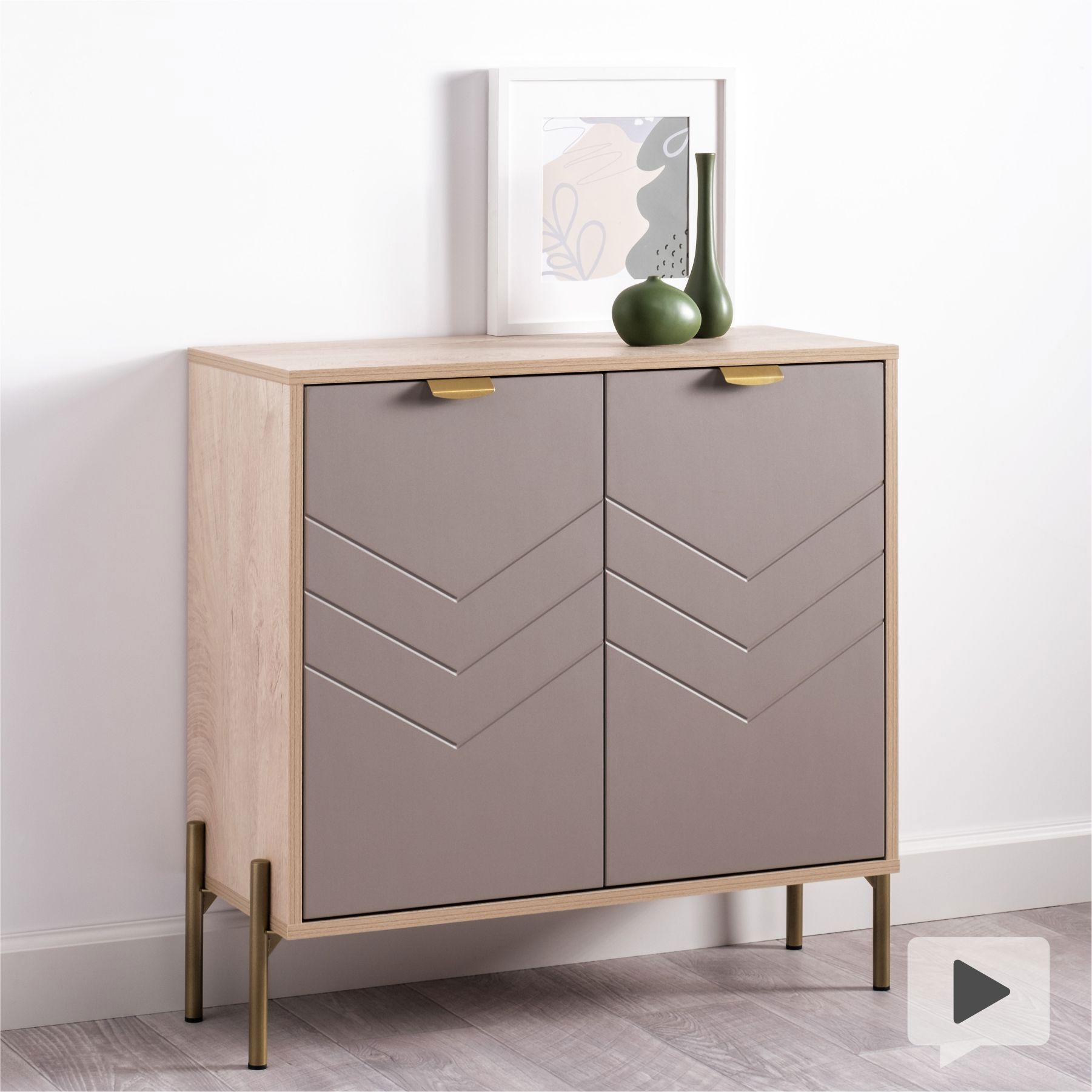 Изображение товара Комод Венеция 79.3x33.8x76.2 см из ЛДСП с фасадами из МДФ и золотыми ручками