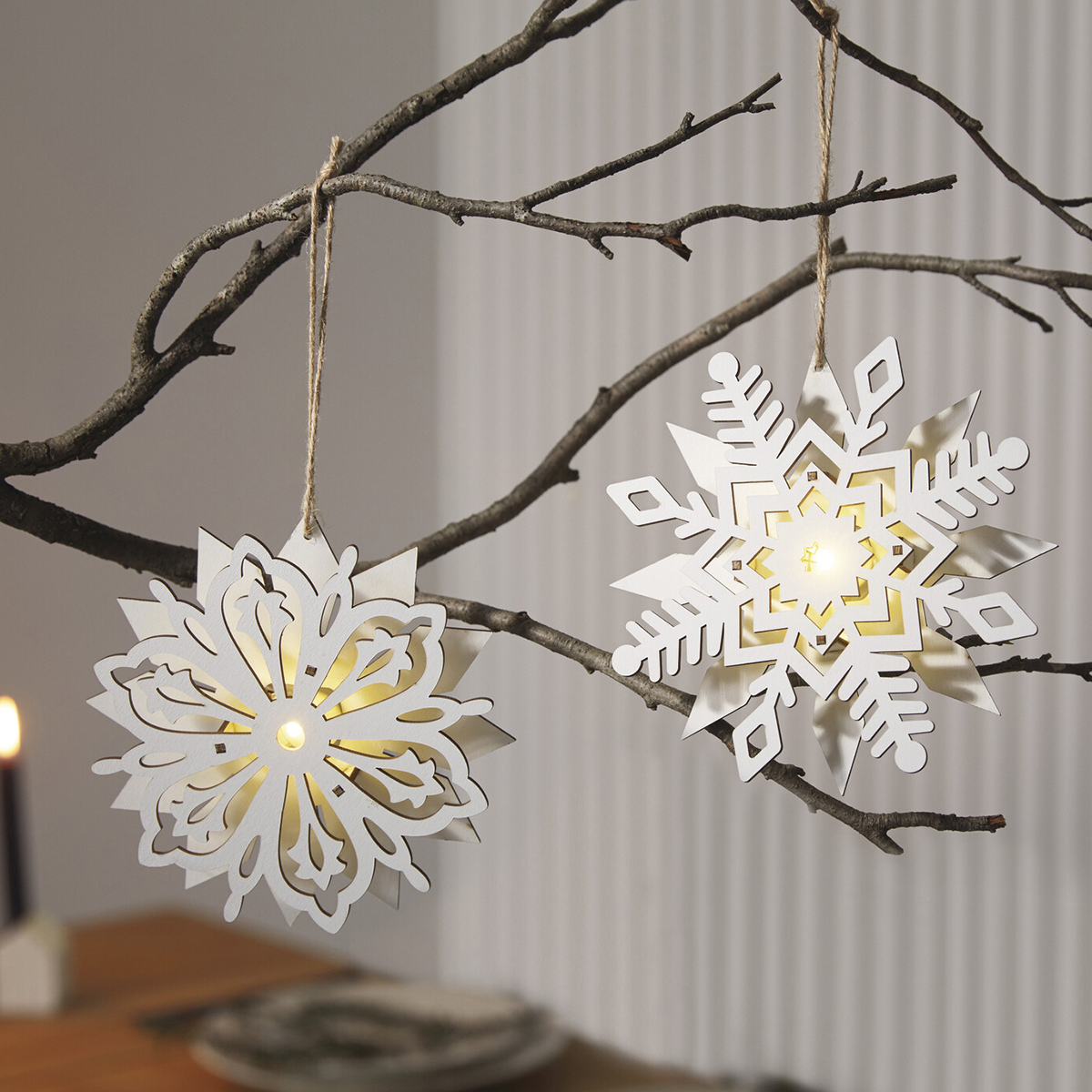 Изображение товара Подвесные украшения со светодиодной подсветкой Снежинки 2 штуки