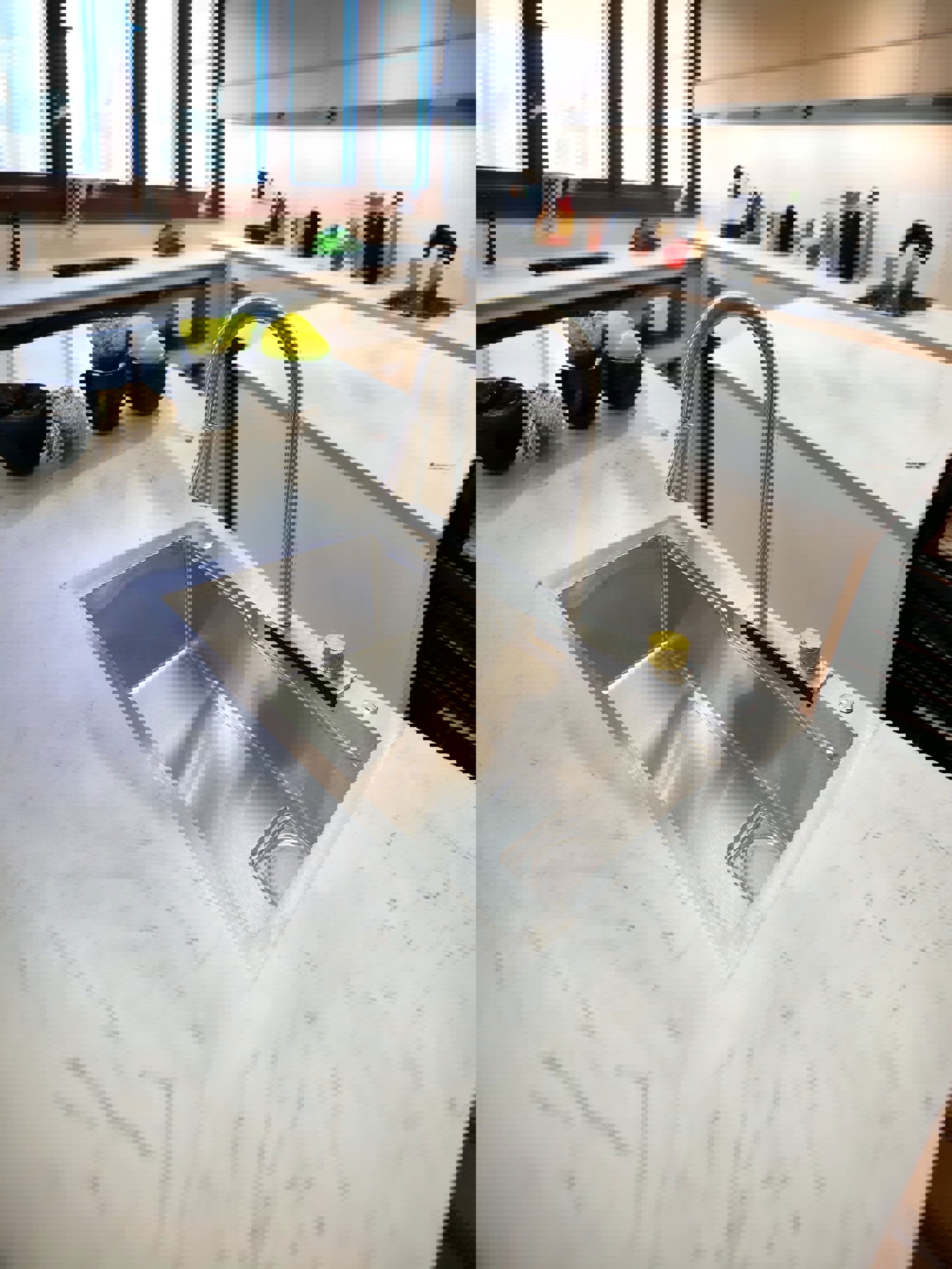 Изображение товара Накладная кухонная мойка OUTE T87846L из нержавеющей стали 78x46 см