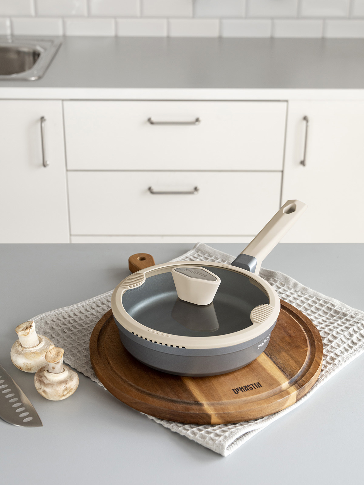 Изображение товара Сковорода Deнастия Сковорода глубокая 20 см с крышкой алюминий цвет бежевый