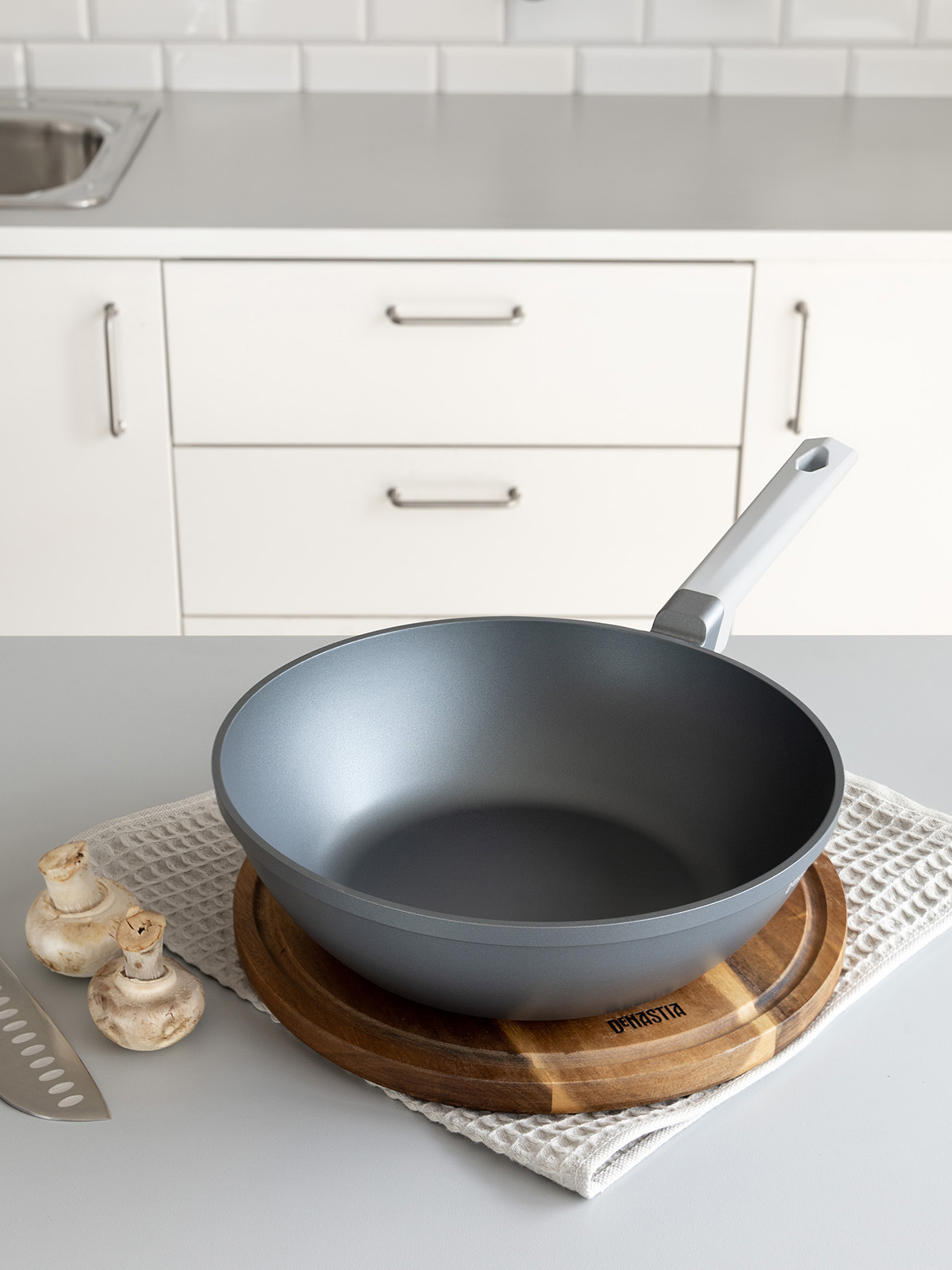 Изображение товара Глубокая алюминиевая сковорода 28 см DEНАСТИЯ с антипригарным покрытием