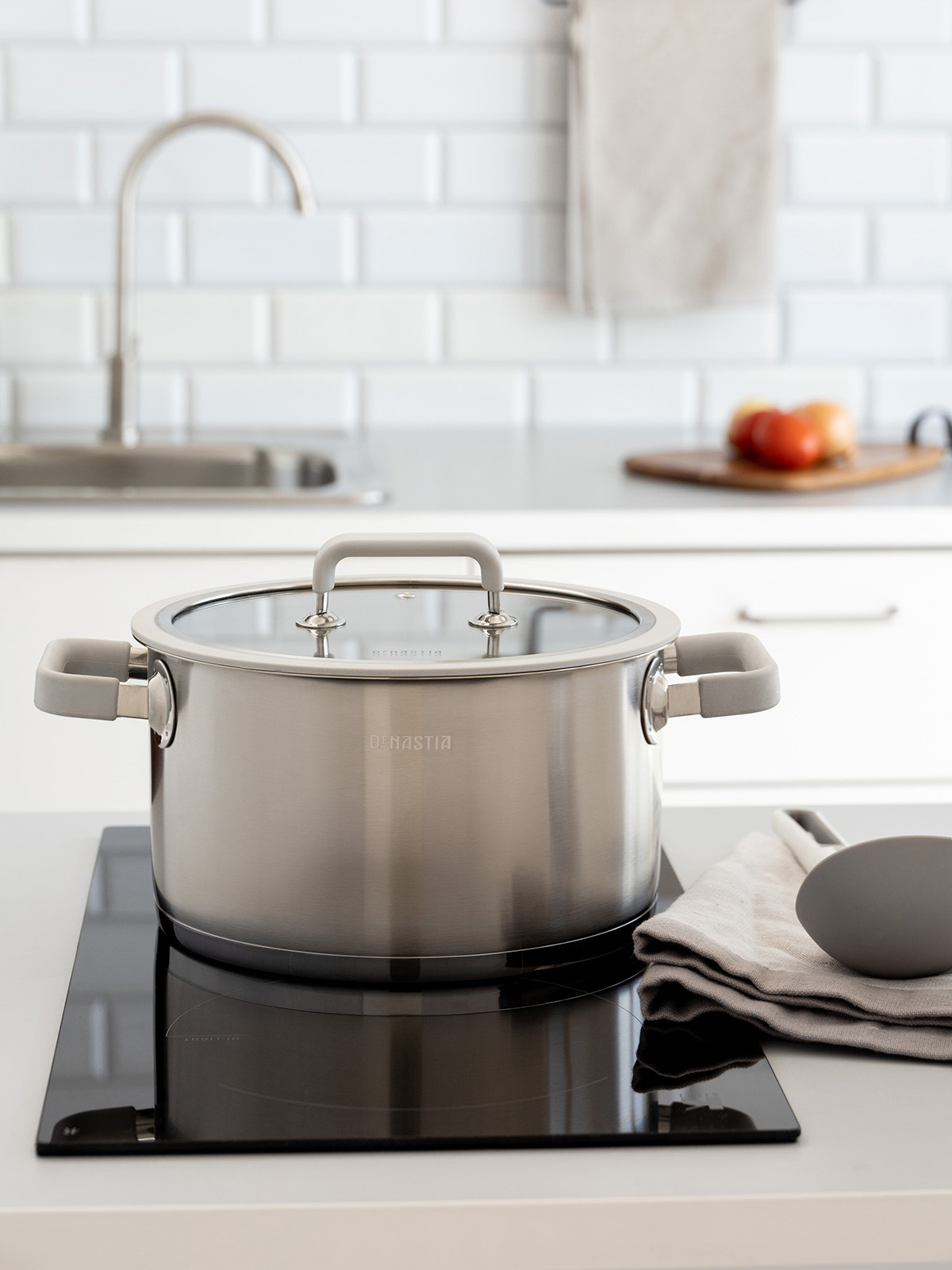 Изображение товара Кастрюля с крышкой 6 л Deнастия CA00012 нержавеющая сталь цвет серый