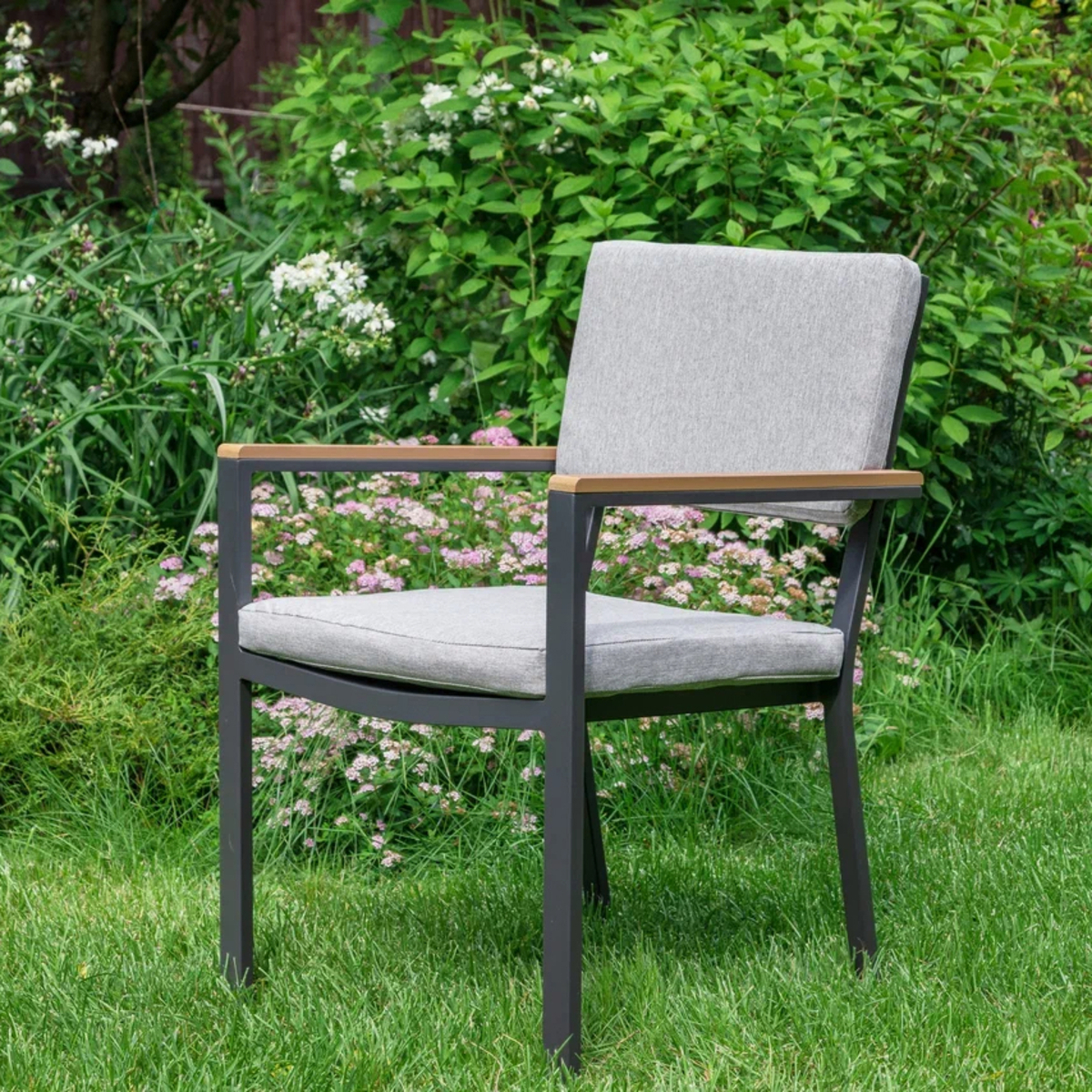 Изображение товара Кресло садовое Royal family OSCAR 50-41-01 алюминий черное с подушками