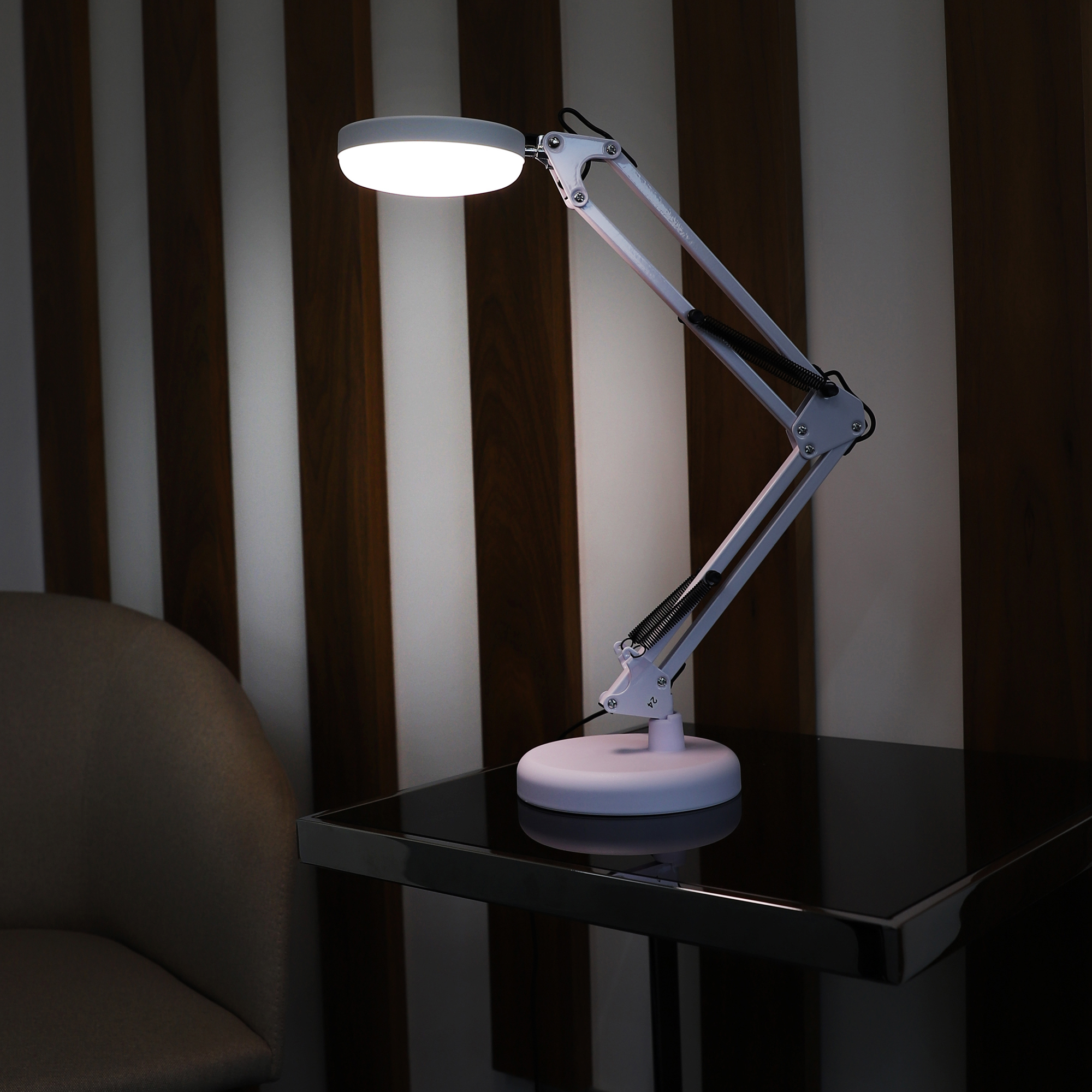 Изображение товара Настольная светодиодная лампа Ultraflash UF-771 C01 белый