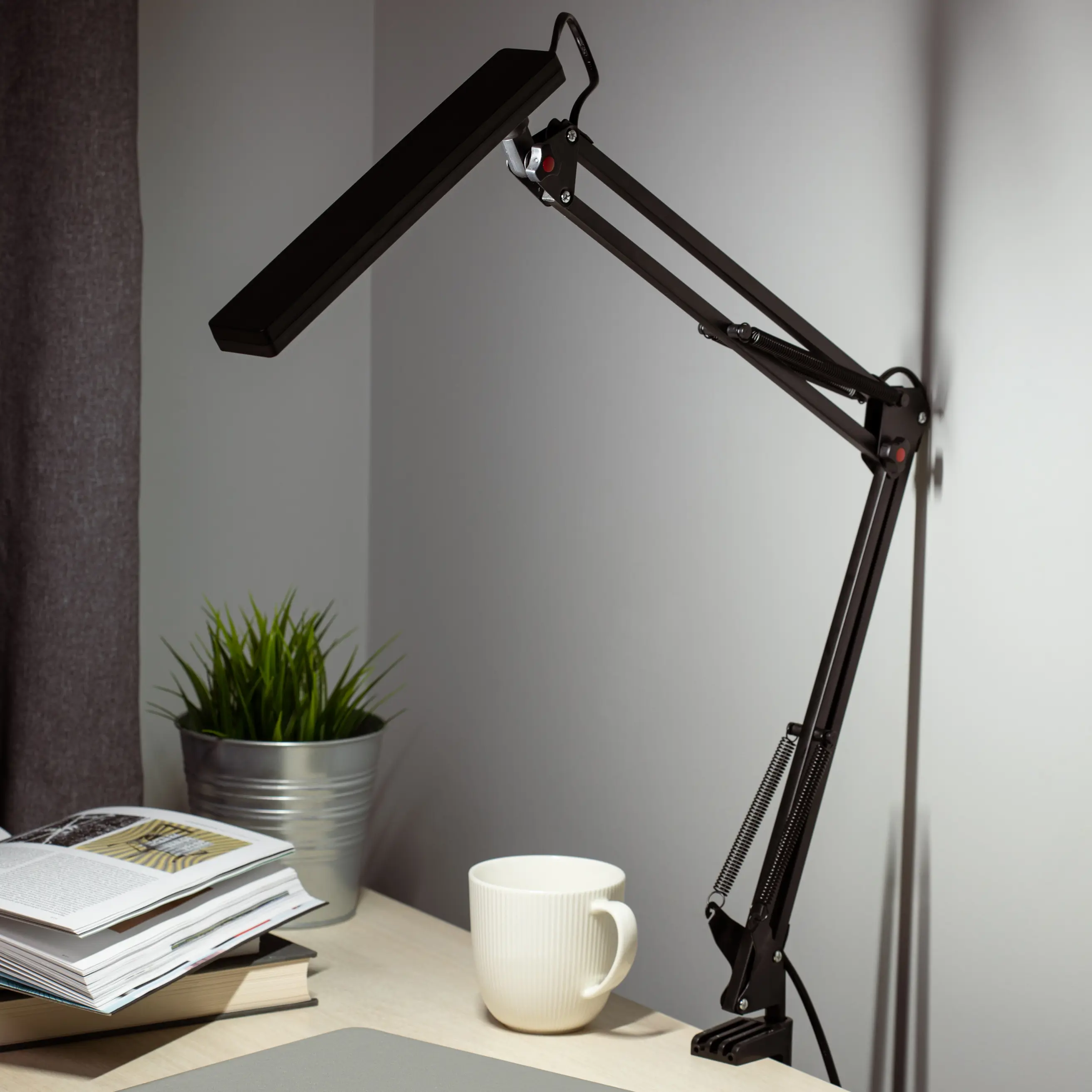 Рабочая лампа настольная светодиодная Эра NLED-507-8W-BK бестеневая на струбцине цвет черный с регулировкой яркости