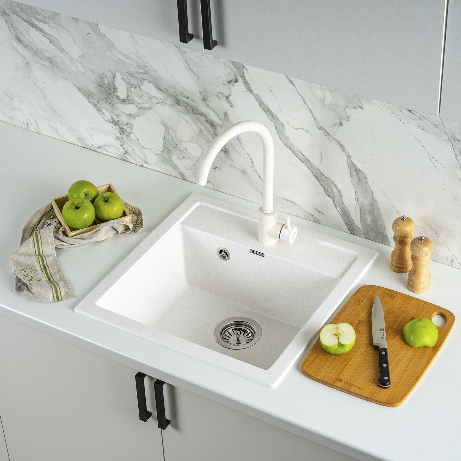 Изображение товара Кухонная мойка Gerhans A11-18 белая из искусственного камня 510x505 мм со смесителем