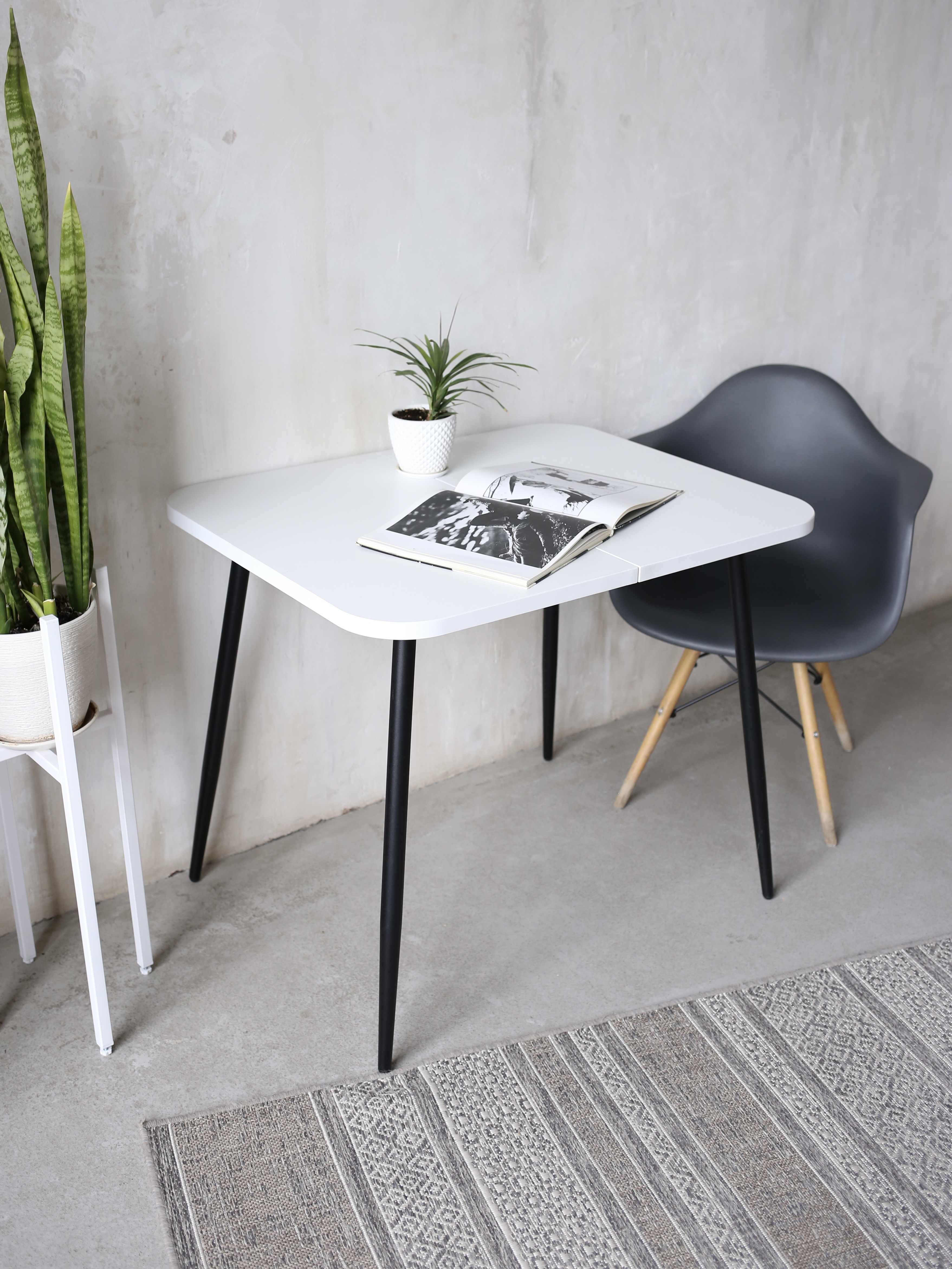 Изображение товара Кухонный раздвижной стол Card&loft 90x90 см белый черный с расширением