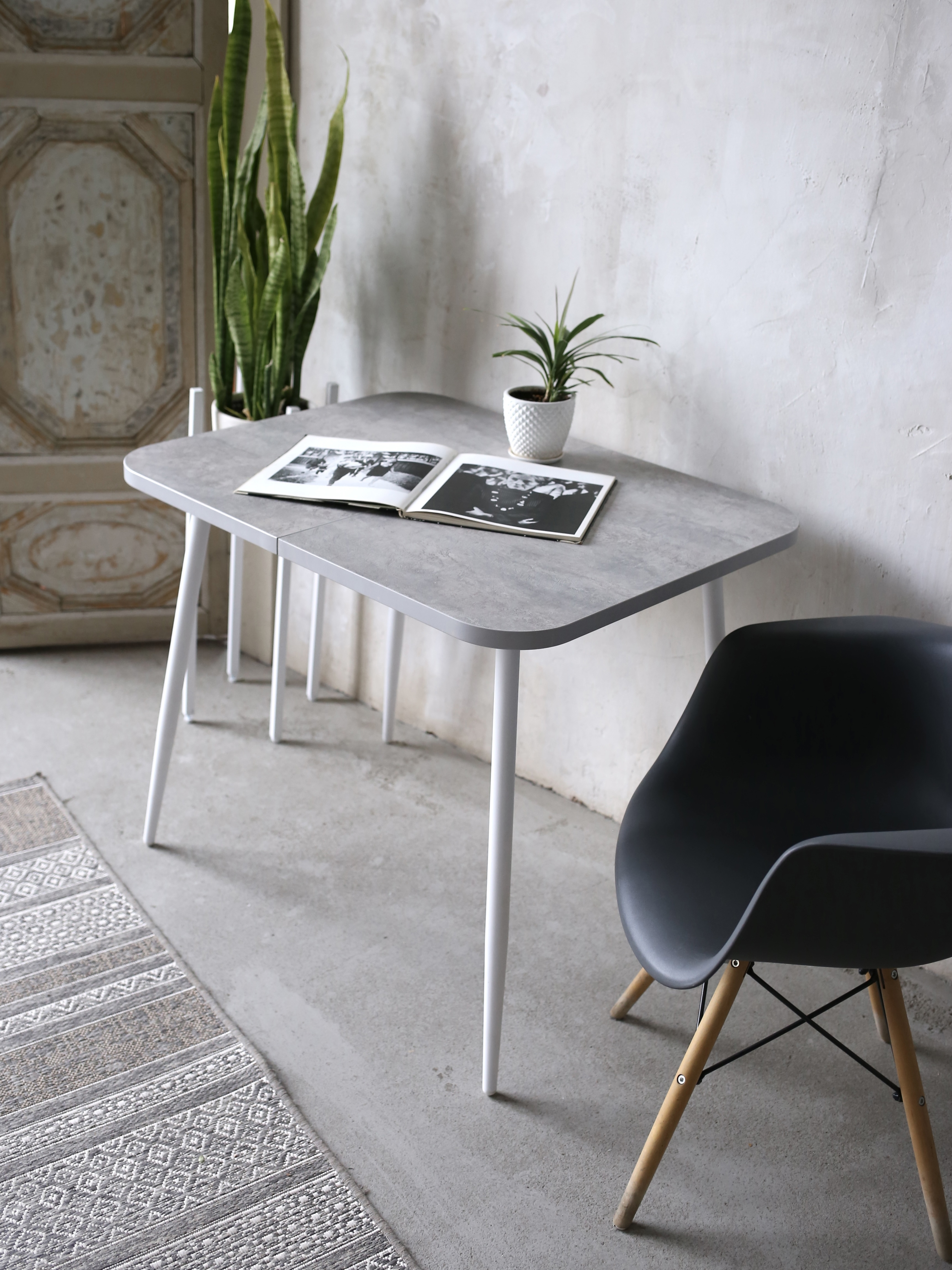 Изображение товара Раздвижной кухонный стол Card&loft 90x90 см из ЛДСП белый бетон