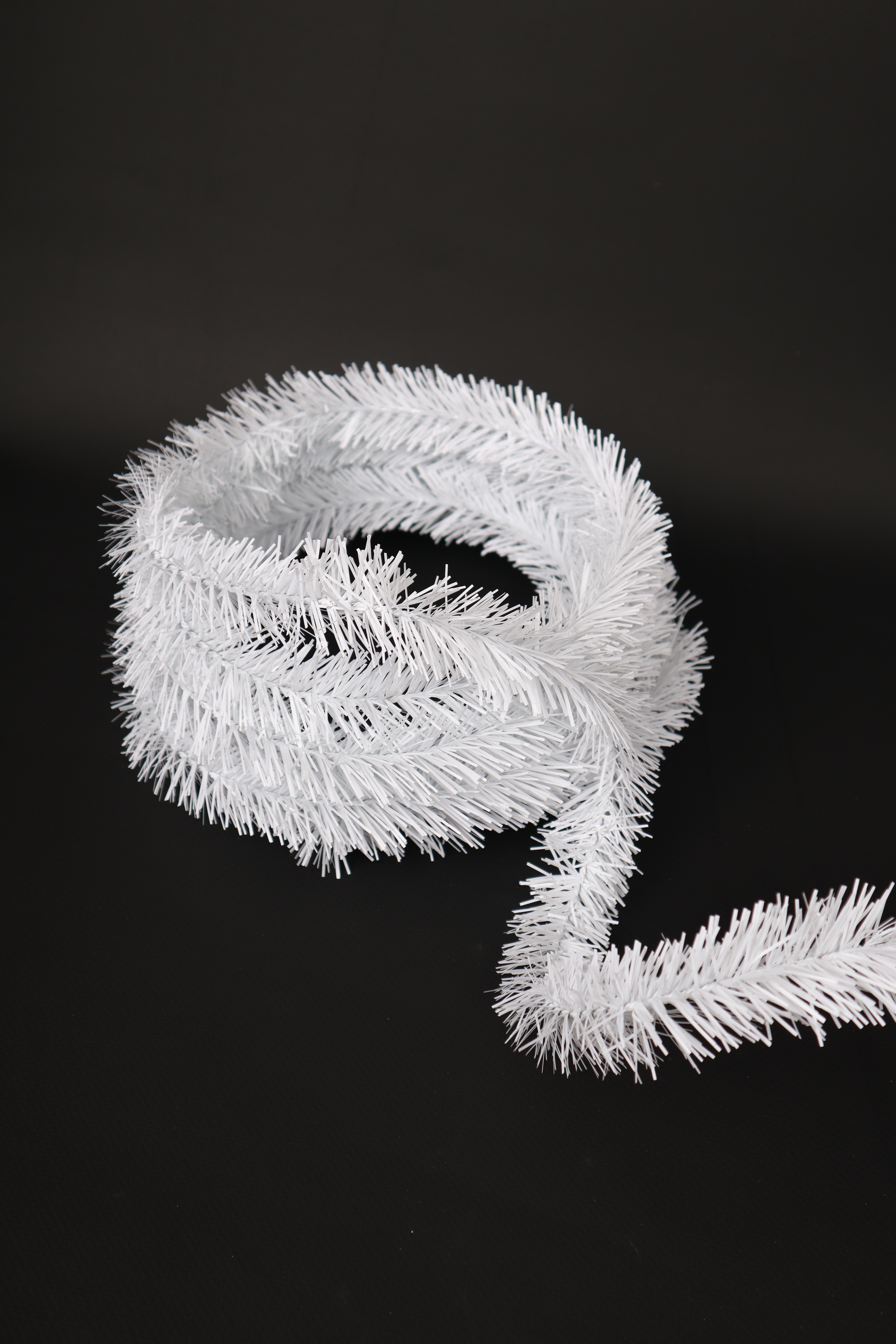 Изображение товара Хвойная гирлянда Новая ёлка 805552к ø 3.5 см с декором