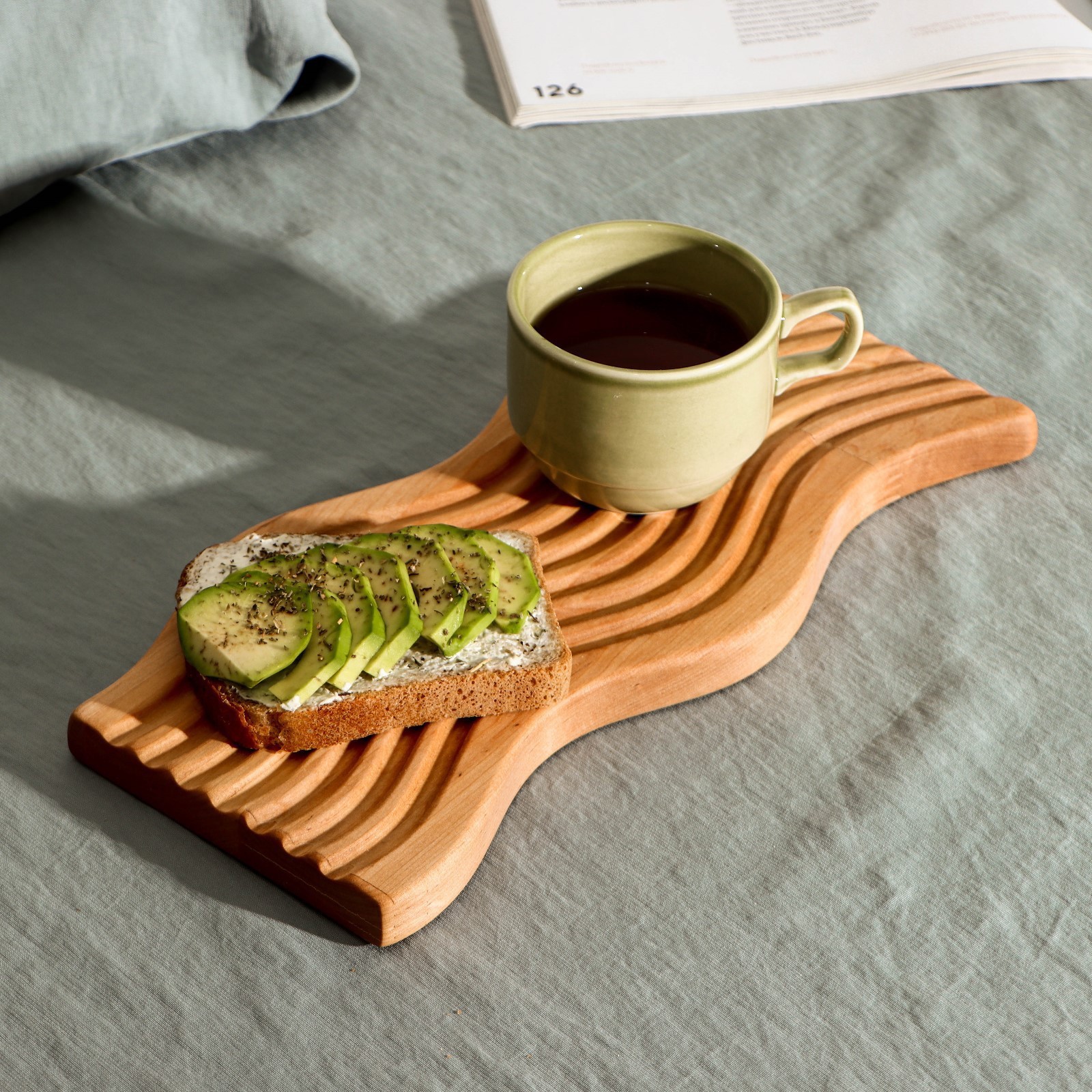 Изображение товара Доска разделочная Adelica Волна 31x31 см из берёзы для сервировки и подачи