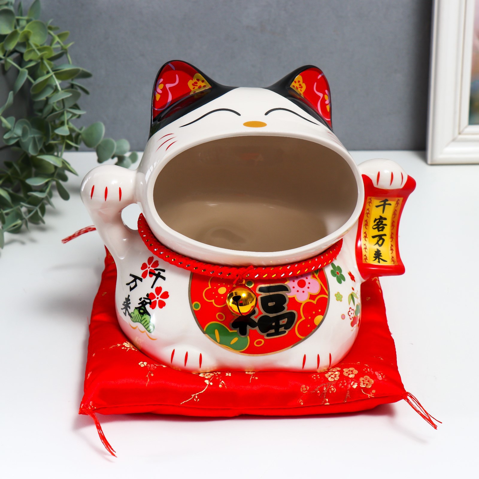 Изображение товара Подставка интерьерная "Манэки-нэко со свитком" 22x17.5x18 см