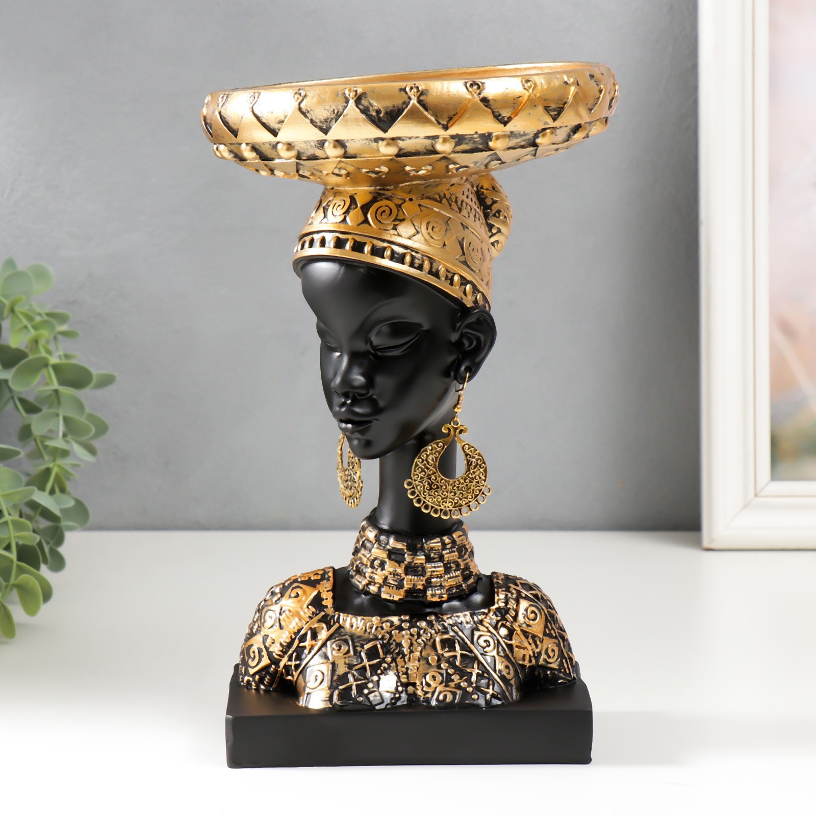 Изображение товара Подставка интерьерная "Африканка в золотом уборе, с серьгами в ушах" 25x15x15 см