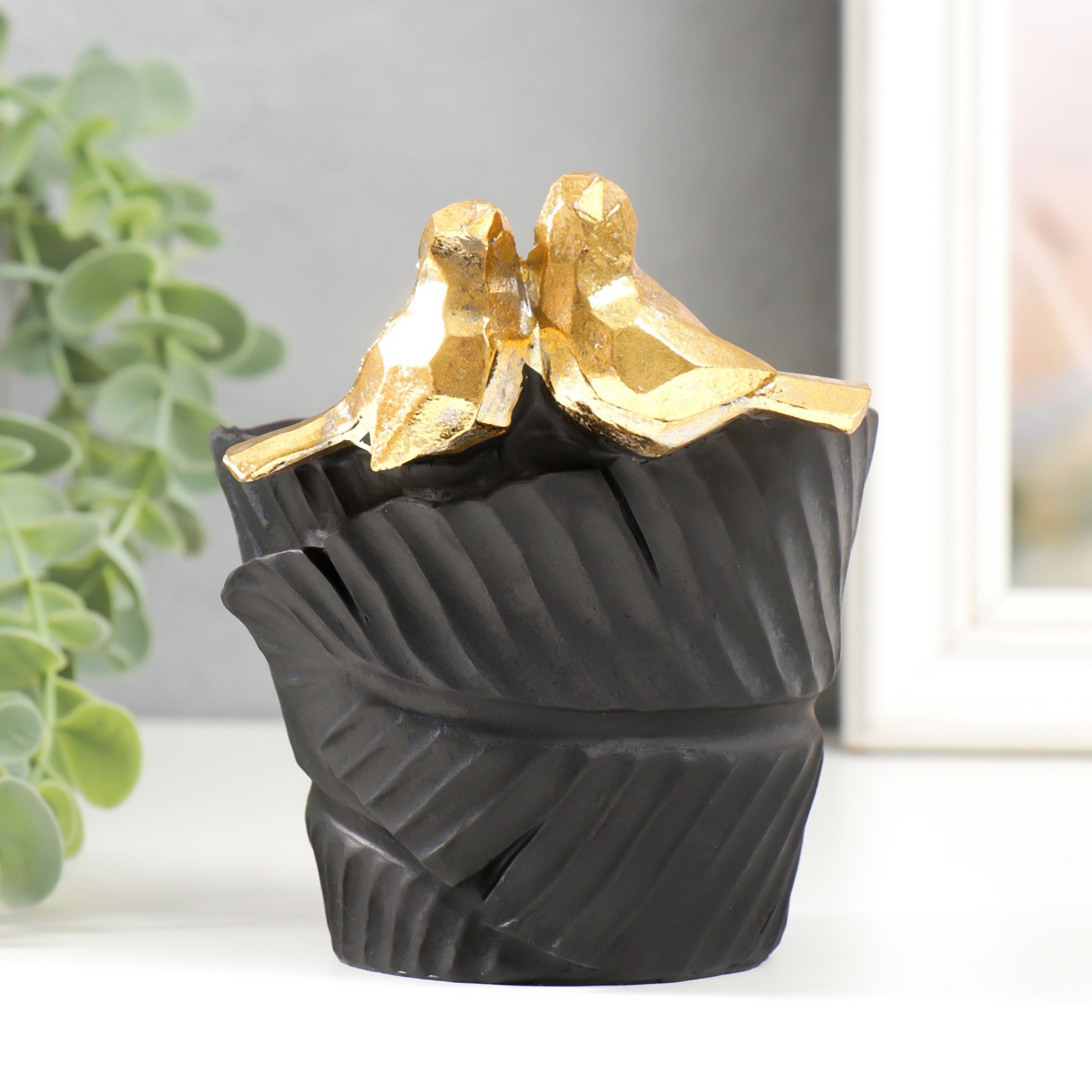 Изображение товара Подставка интерьерная Две золотые птицы на чёрном скрученном листе, 12,5x10x10 см