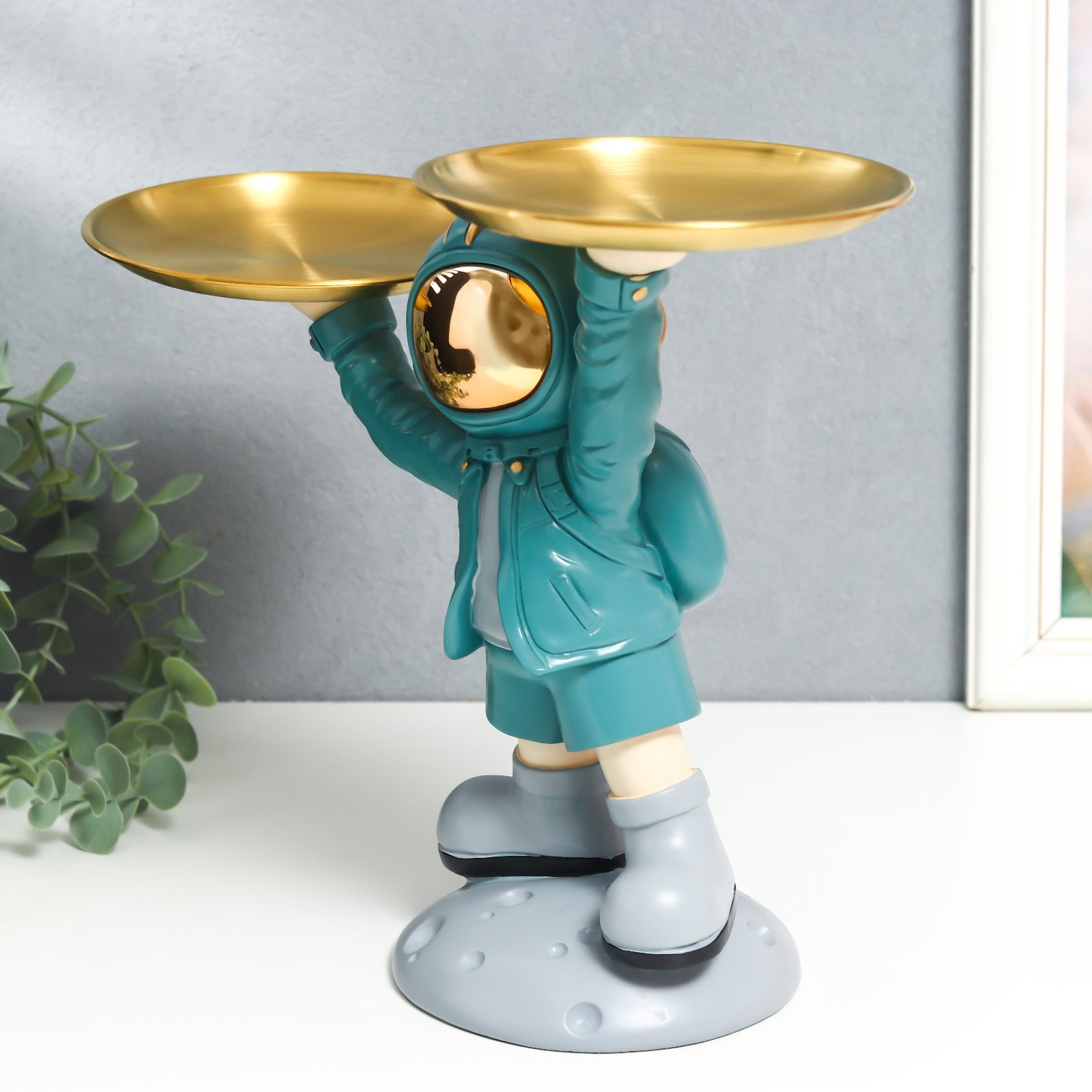 Изображение товара Подставка интерьерная "Космонавт в бирюзовом с двумя блюдами" 14x26.5x32 см